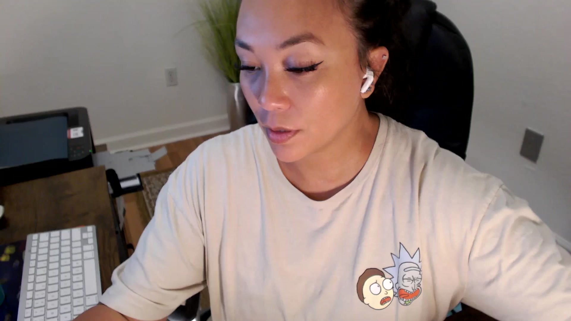 Gallery image thumbnail from MickaylaStar's myfreecams stream on, 07/03/2025, 19:37 image 14 of 20