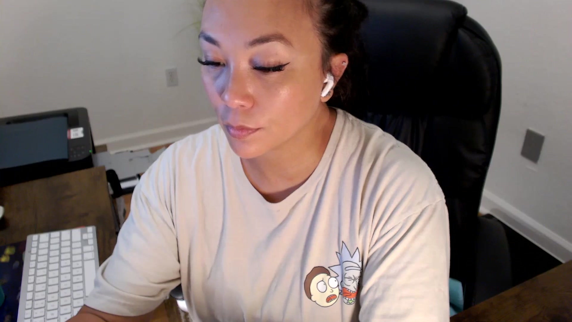 Gallery image thumbnail from MickaylaStar's myfreecams stream on, 07/03/2025, 19:37 image 16 of 20