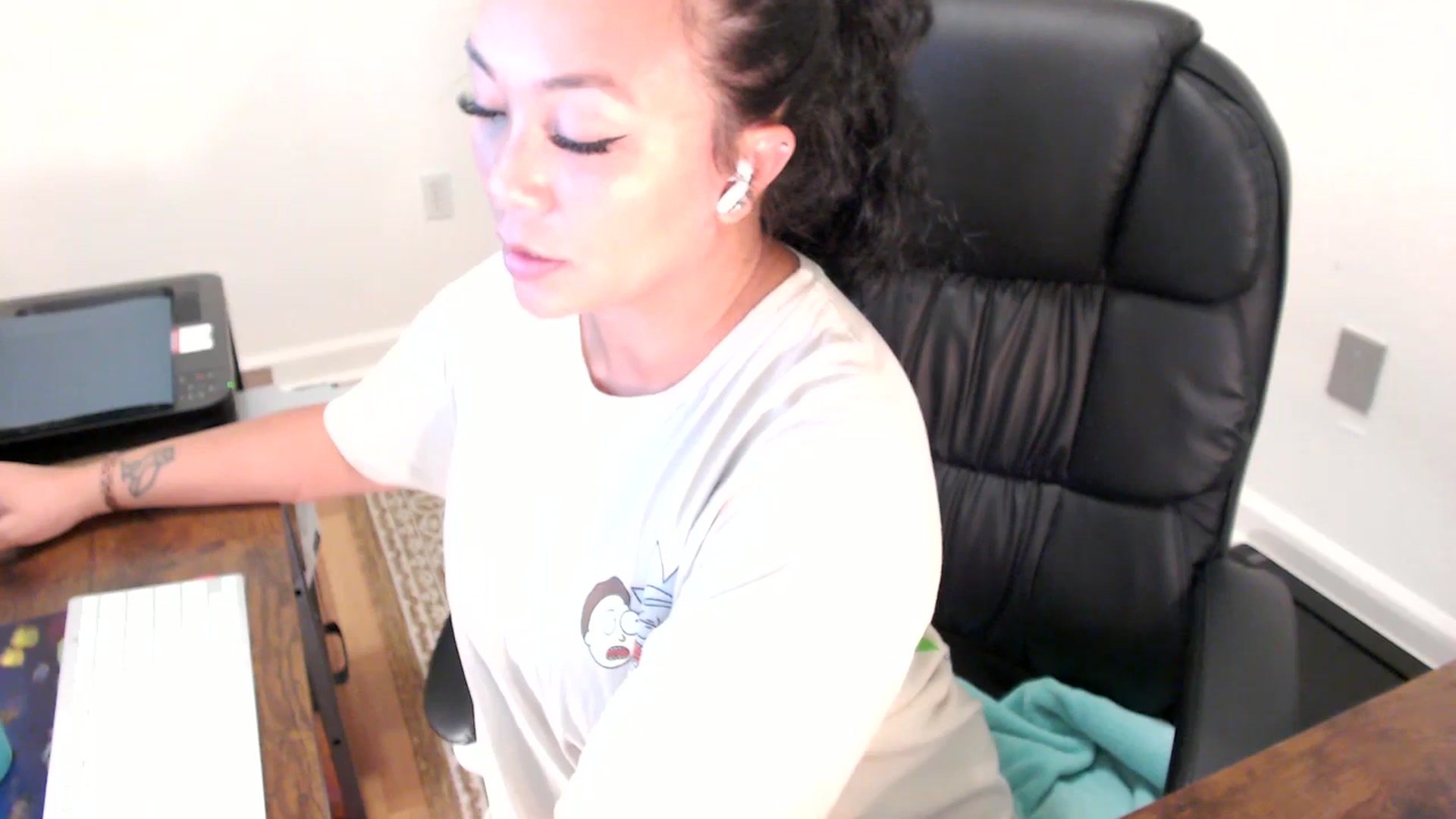 Gallery image thumbnail from MickaylaStar's myfreecams stream on, 07/03/2025, 19:37 image 10 of 20