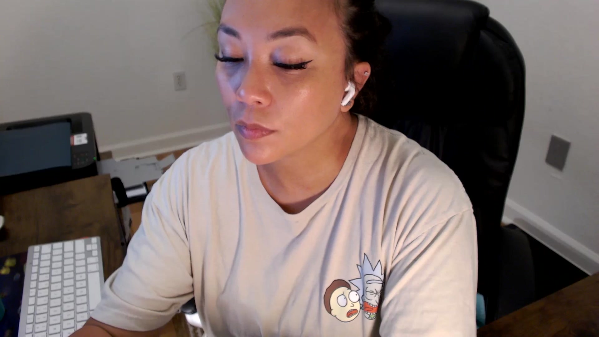 Gallery image thumbnail from MickaylaStar's myfreecams stream on, 07/03/2025, 19:37 image 15 of 20