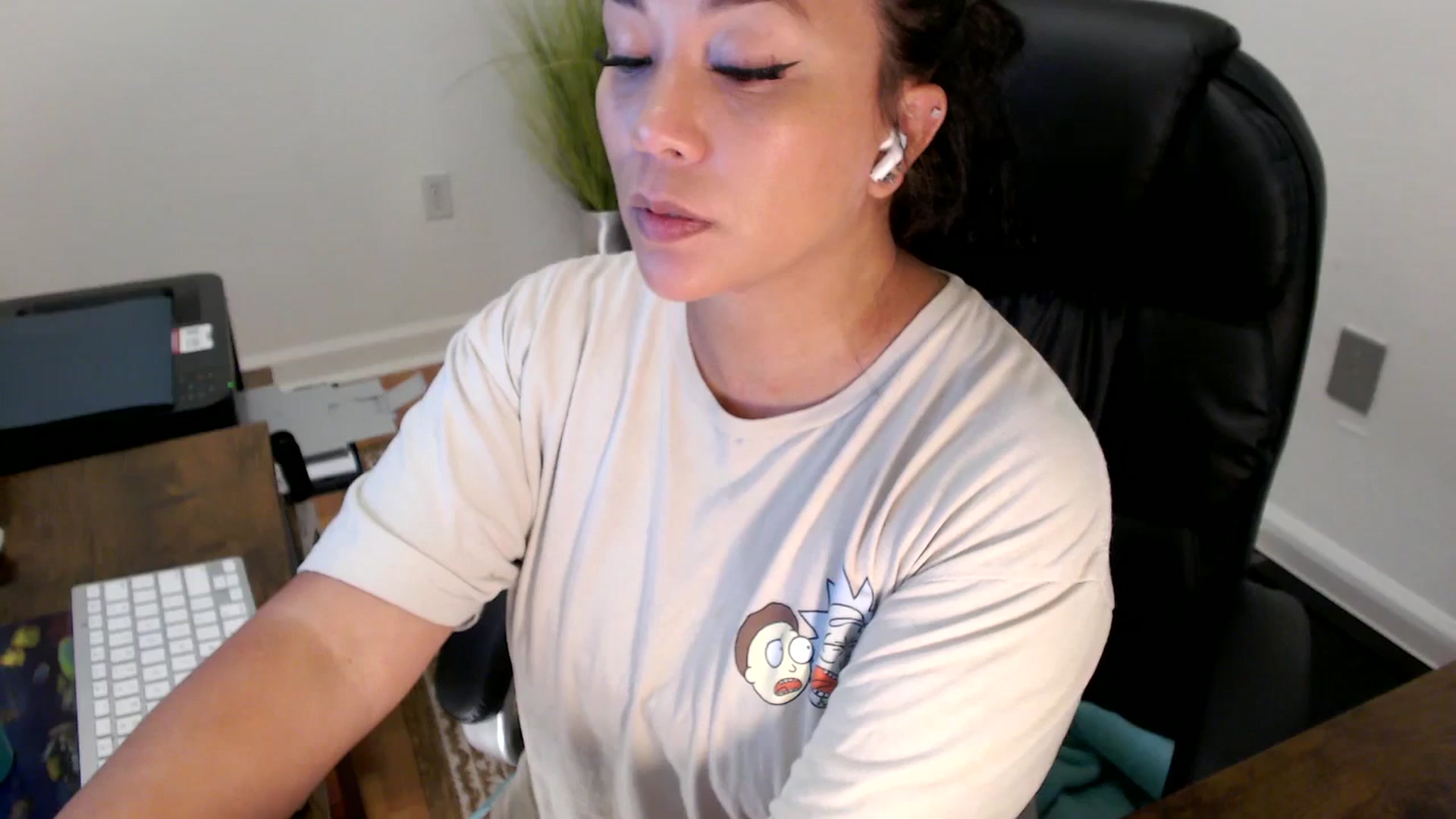 Gallery image thumbnail from MickaylaStar's myfreecams stream on, 07/03/2025, 19:37 image 1 of 20