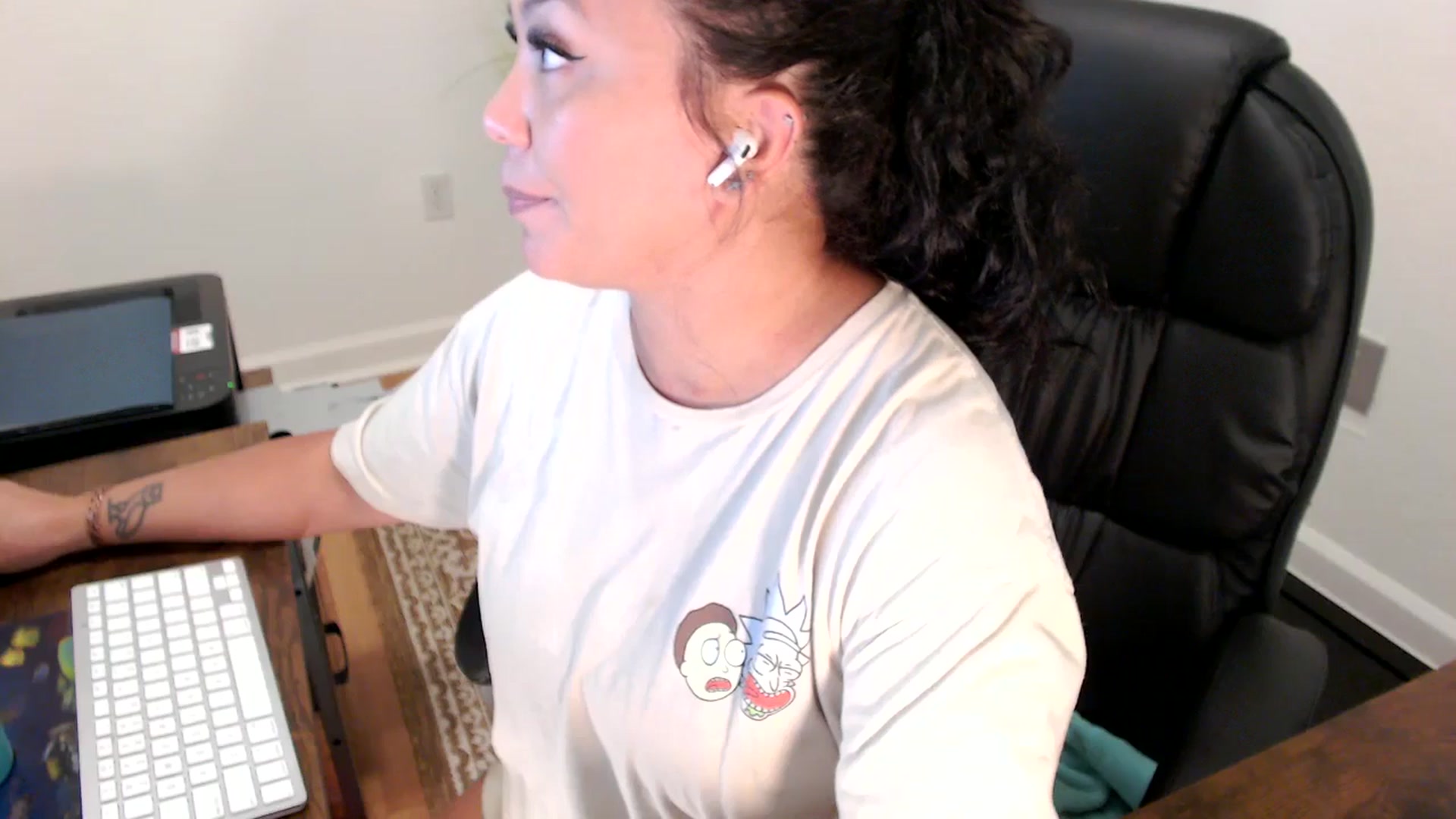 Gallery image thumbnail from MickaylaStar's myfreecams stream on, 07/03/2025, 19:37 image 2 of 20
