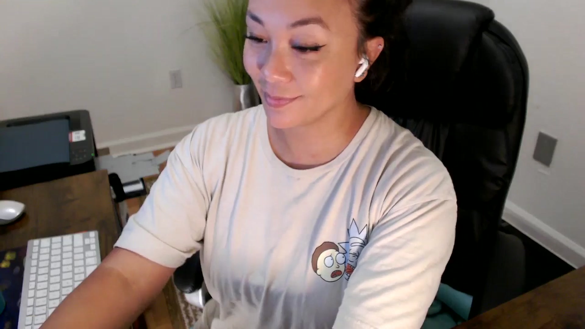 Gallery image thumbnail from MickaylaStar's myfreecams stream on, 07/03/2025, 19:37 image 6 of 20