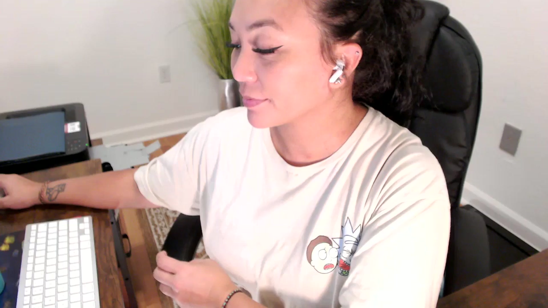 Gallery image thumbnail from MickaylaStar's myfreecams stream on, 07/03/2025, 19:37 image 8 of 20