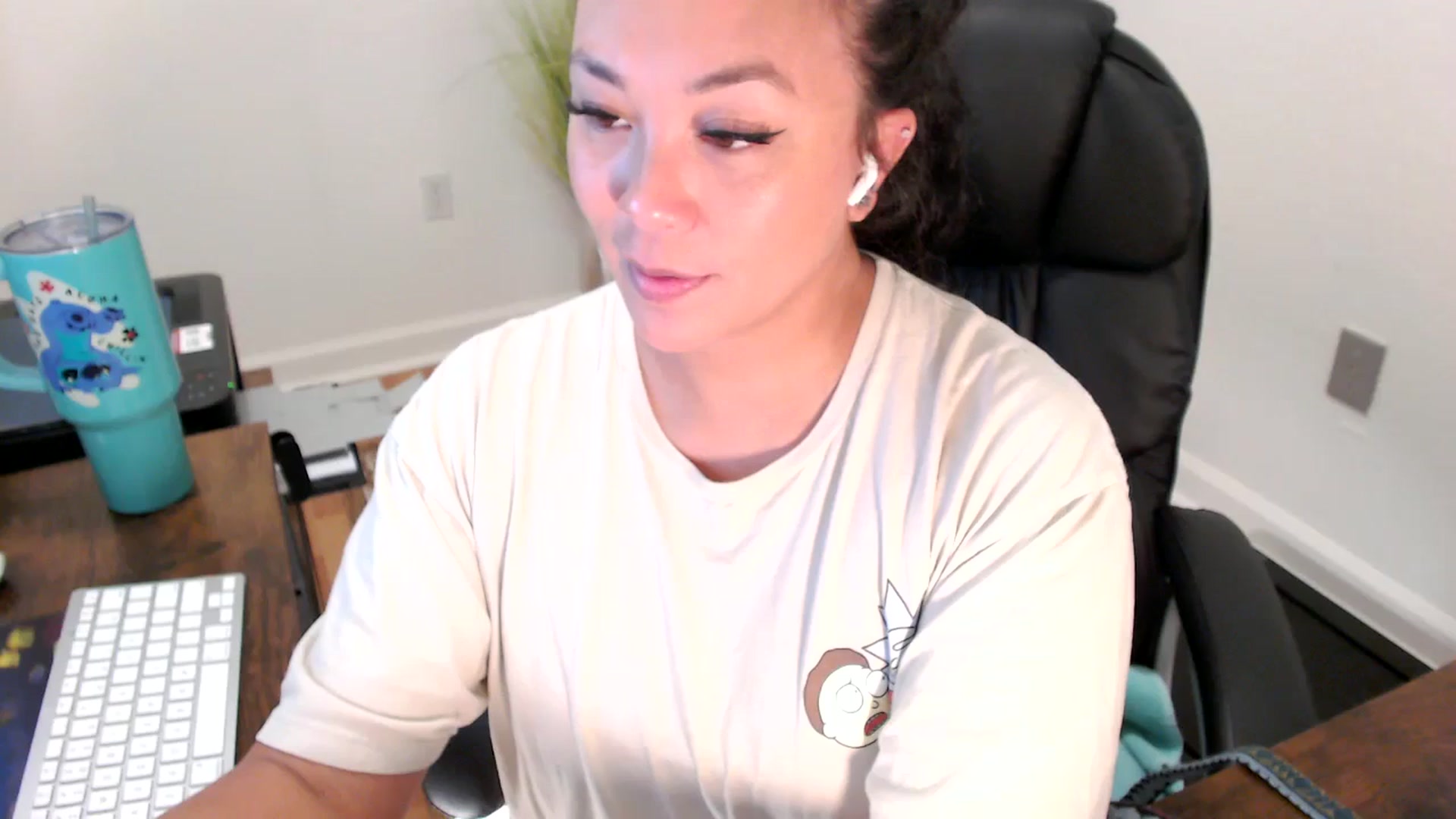 Gallery image thumbnail from MickaylaStar's myfreecams stream on, 07/03/2025, 20:01 image 12 of 20