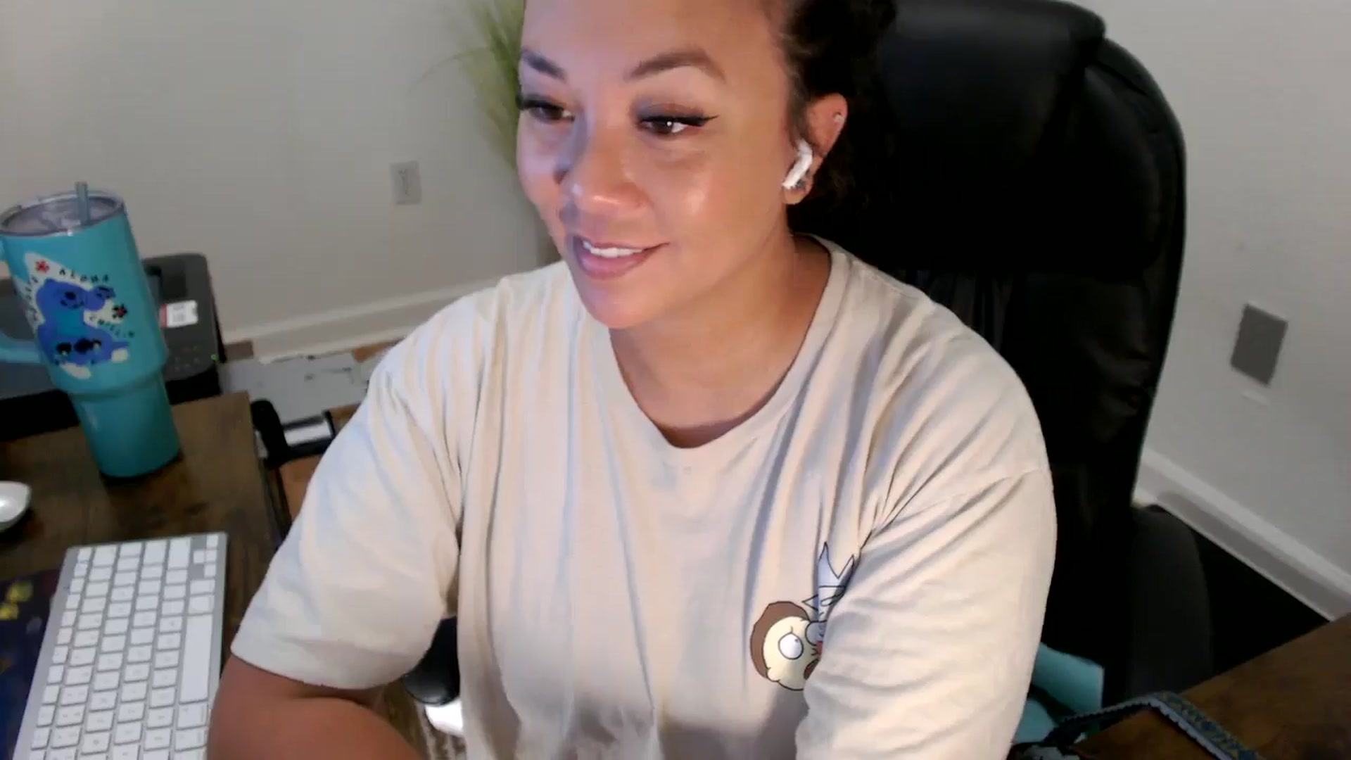 Gallery image thumbnail from MickaylaStar's myfreecams stream on, 07/03/2025, 20:01 image 3 of 20