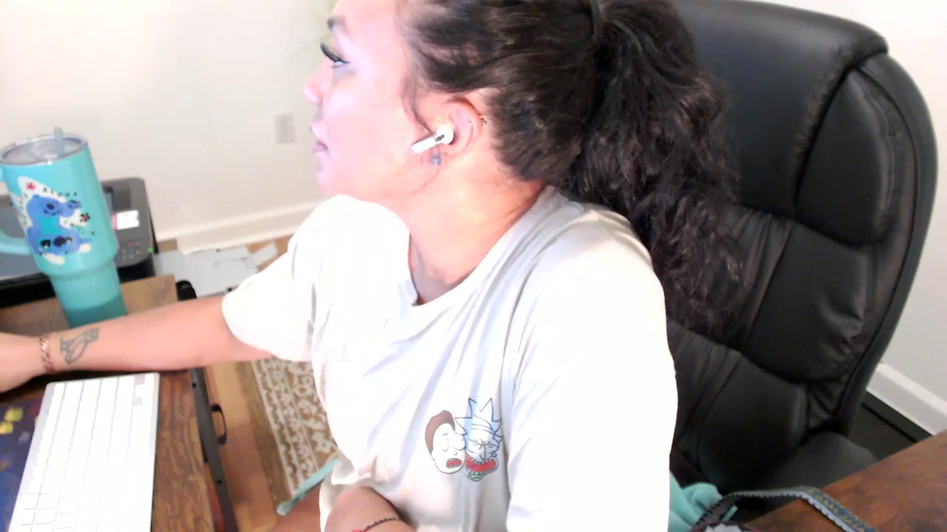 Gallery image thumbnail from MickaylaStar's myfreecams stream on, 07/03/2025, 20:01 image 6 of 20