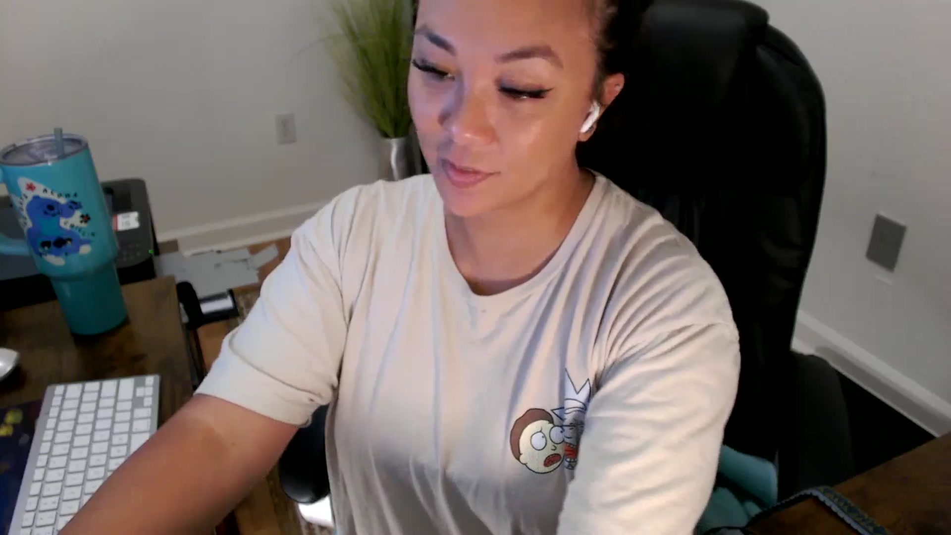 Gallery image thumbnail from MickaylaStar's myfreecams stream on, 07/03/2025, 20:01 image 20 of 20