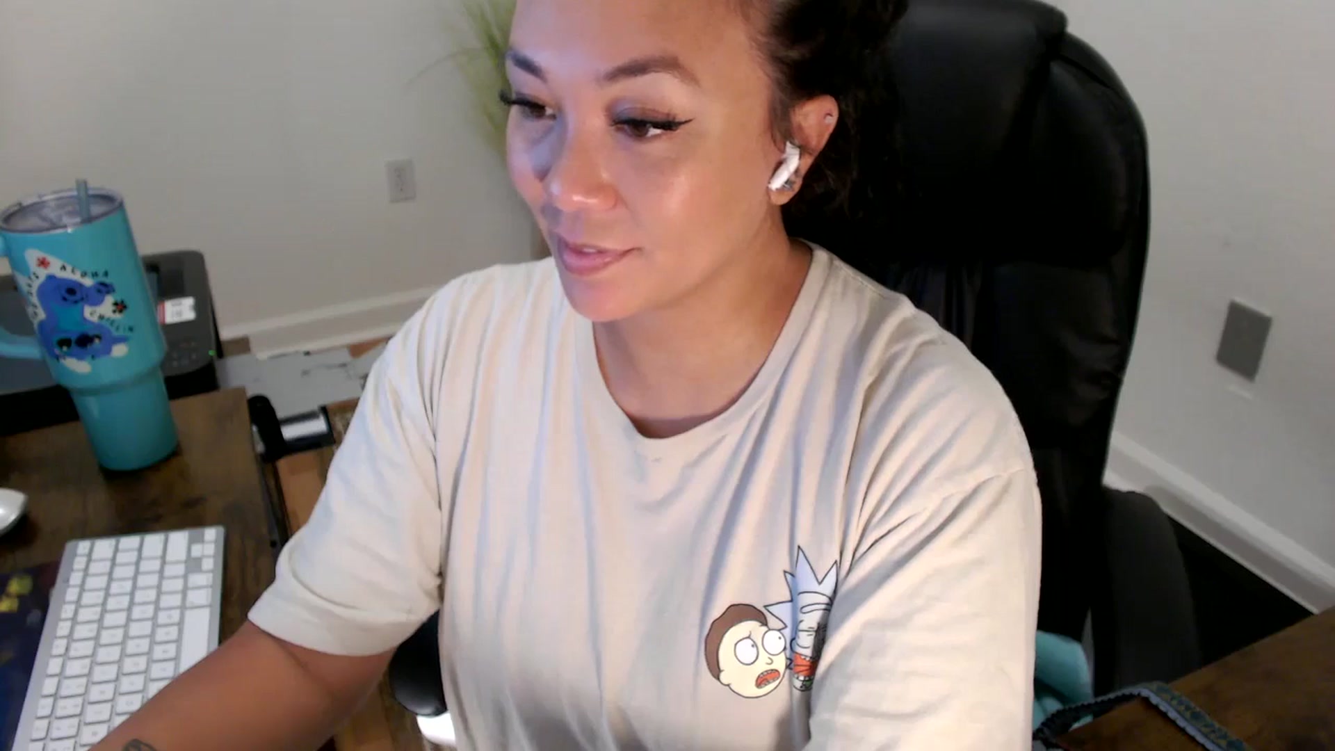 Gallery image thumbnail from MickaylaStar's myfreecams stream on, 07/03/2025, 20:01 image 18 of 20