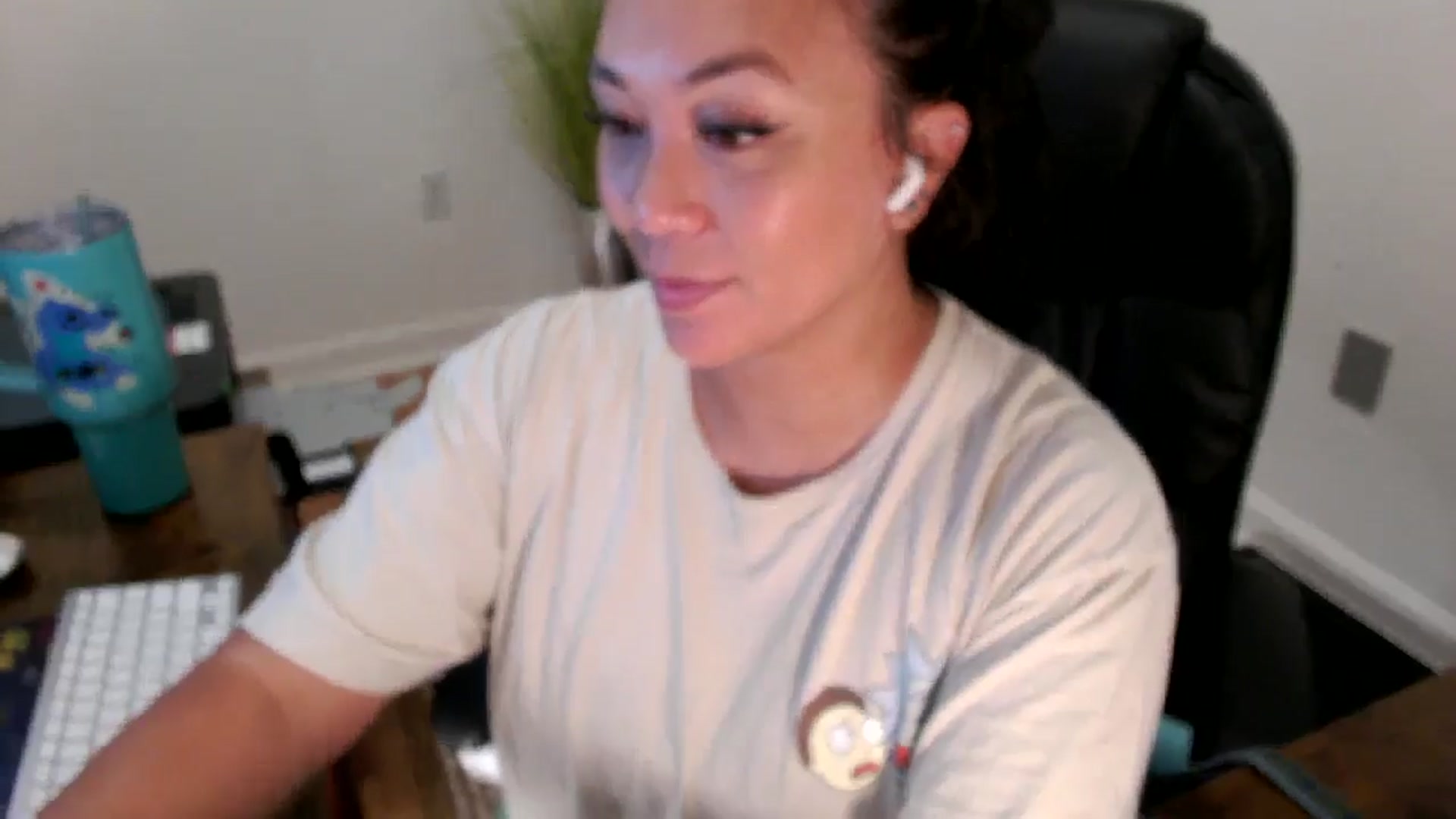 Gallery image thumbnail from MickaylaStar's myfreecams stream on, 07/03/2025, 20:01 image 17 of 20