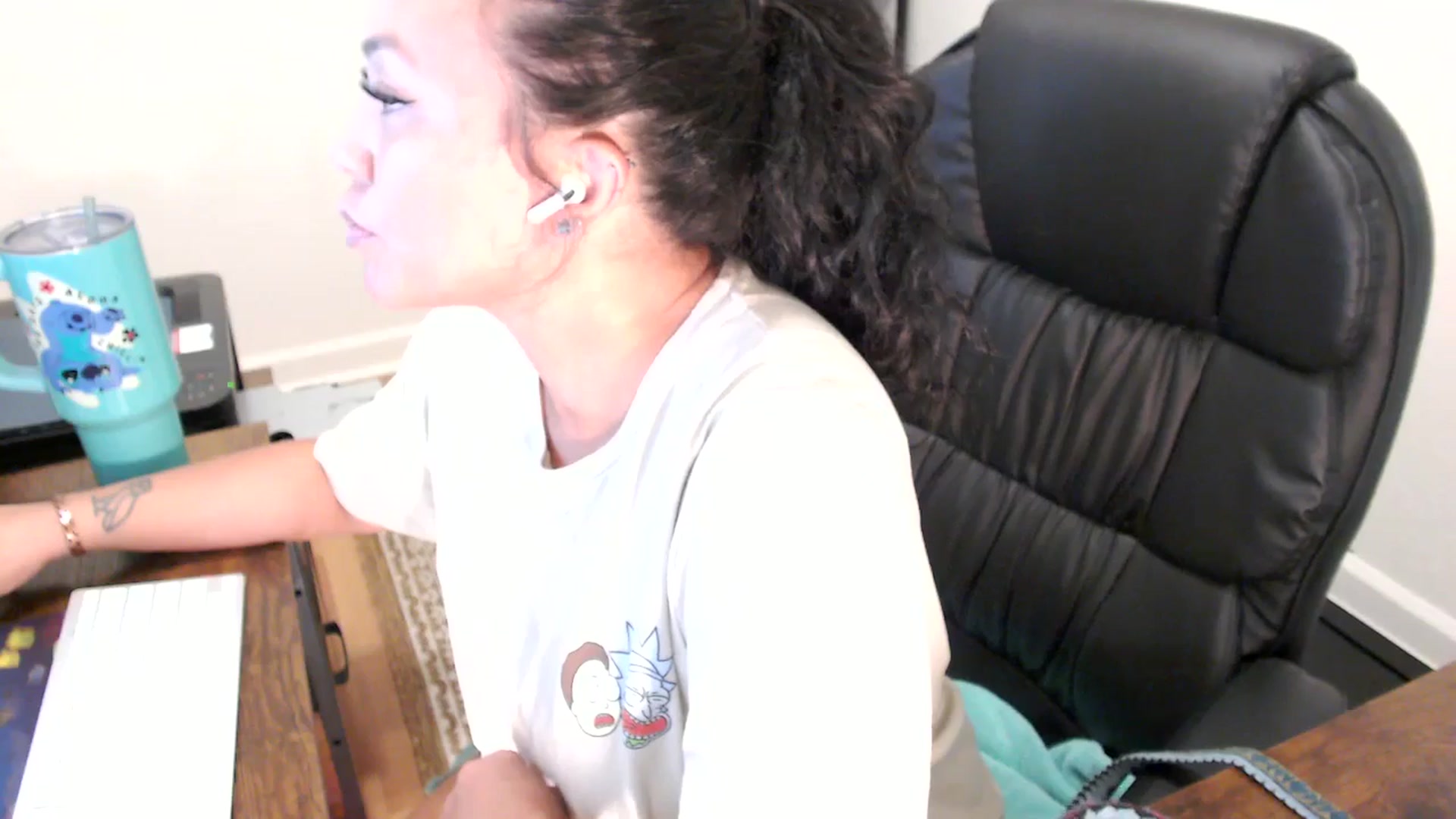 Gallery image thumbnail from MickaylaStar's myfreecams stream on, 07/03/2025, 20:01 image 11 of 20