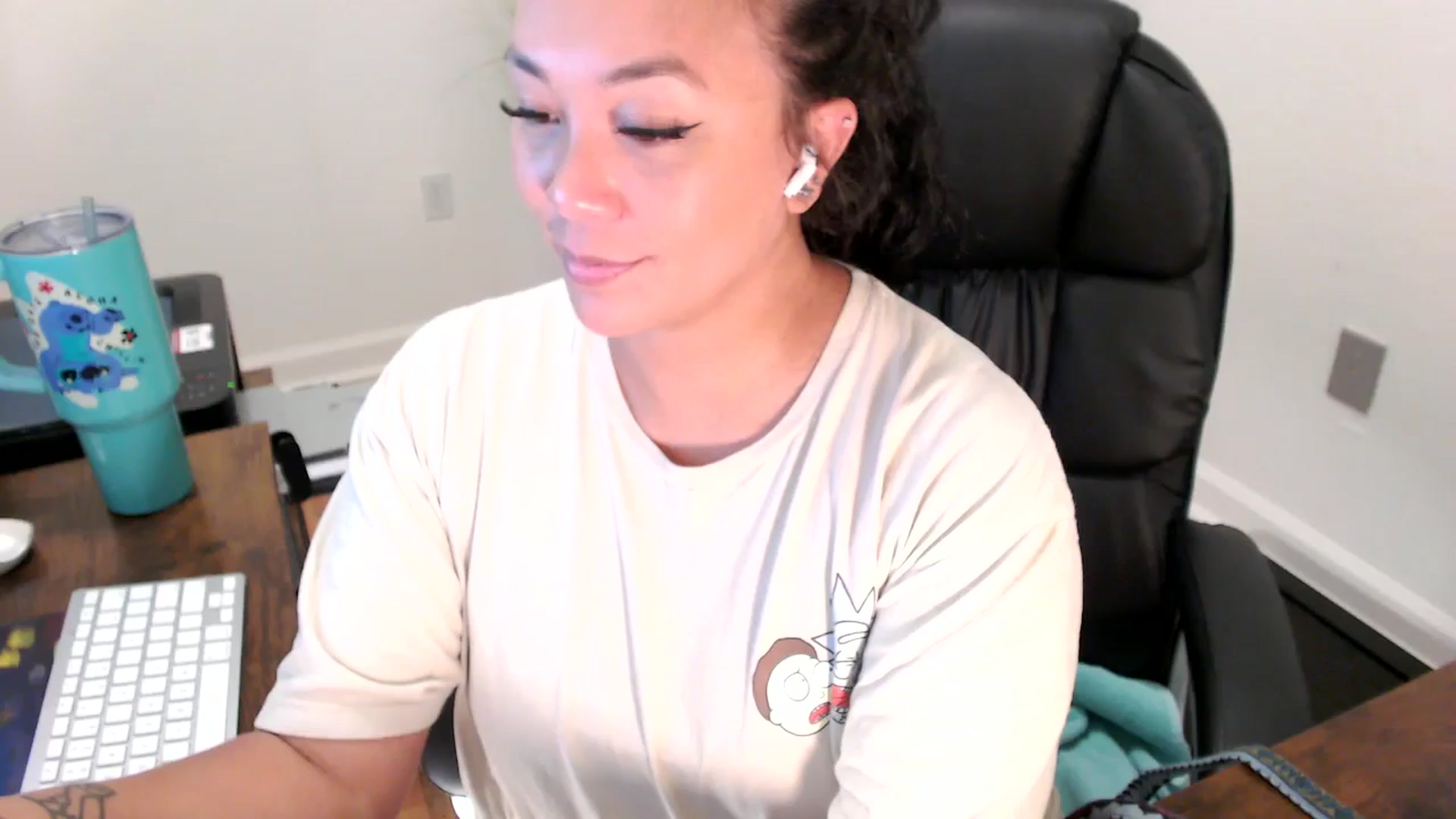 Gallery image thumbnail from MickaylaStar's myfreecams stream on, 07/03/2025, 20:01 image 1 of 20