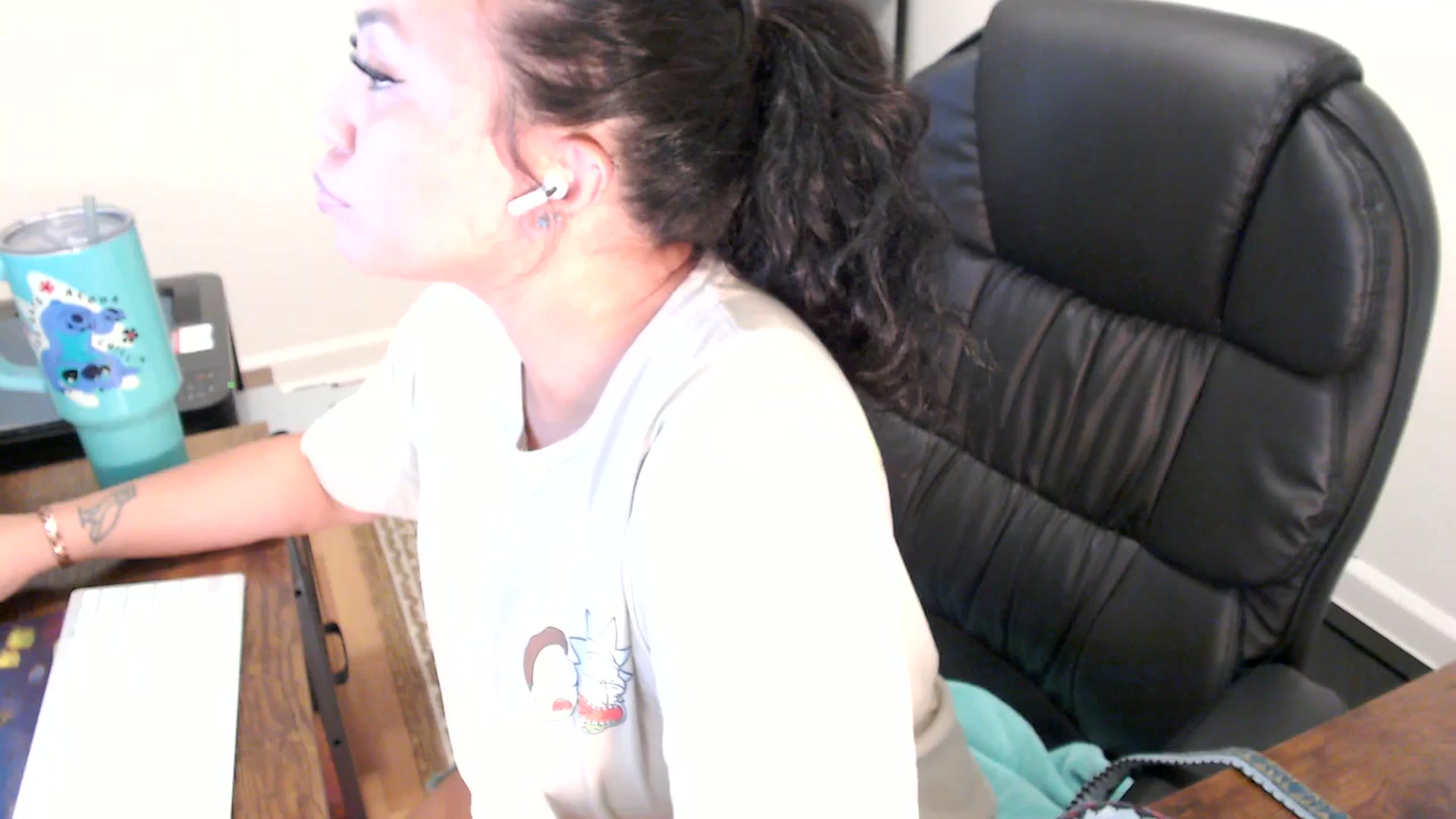 Gallery image thumbnail from MickaylaStar's myfreecams stream on, 07/03/2025, 20:01 image 9 of 20