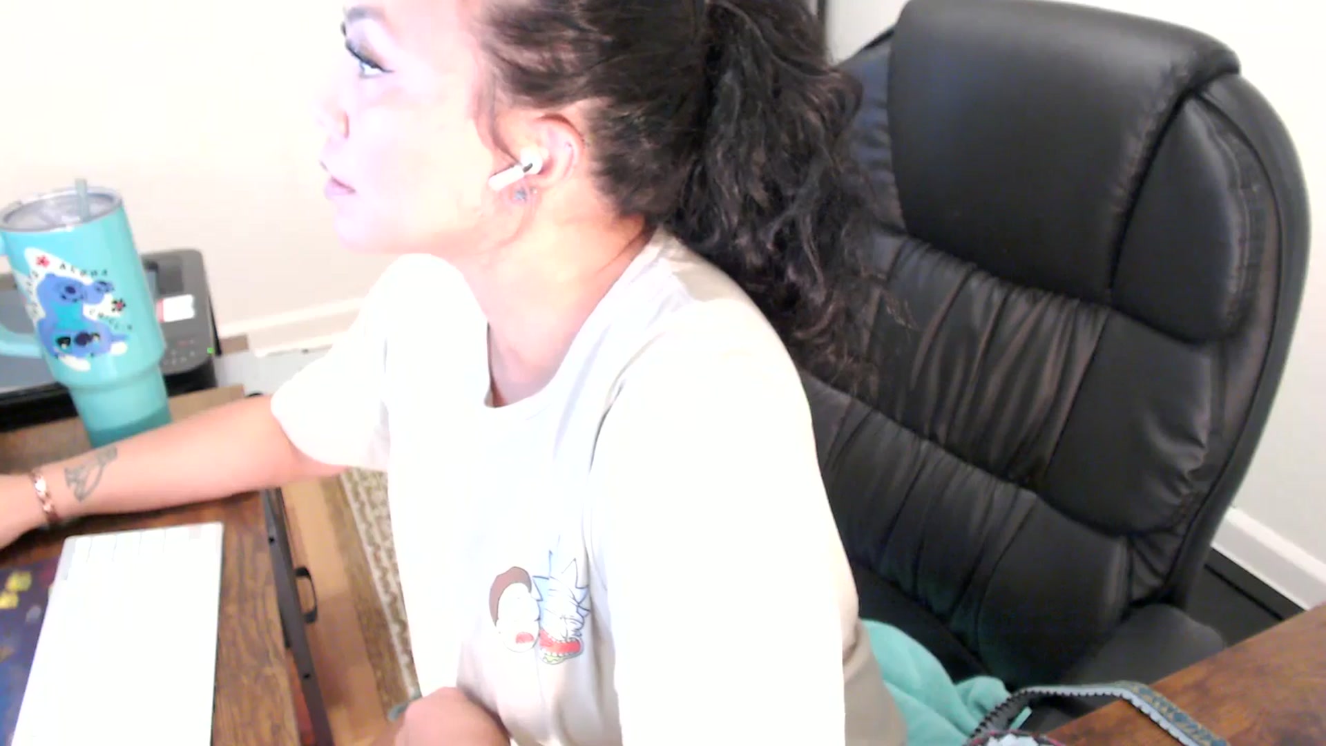 Gallery image thumbnail from MickaylaStar's myfreecams stream on, 07/03/2025, 20:01 image 10 of 20