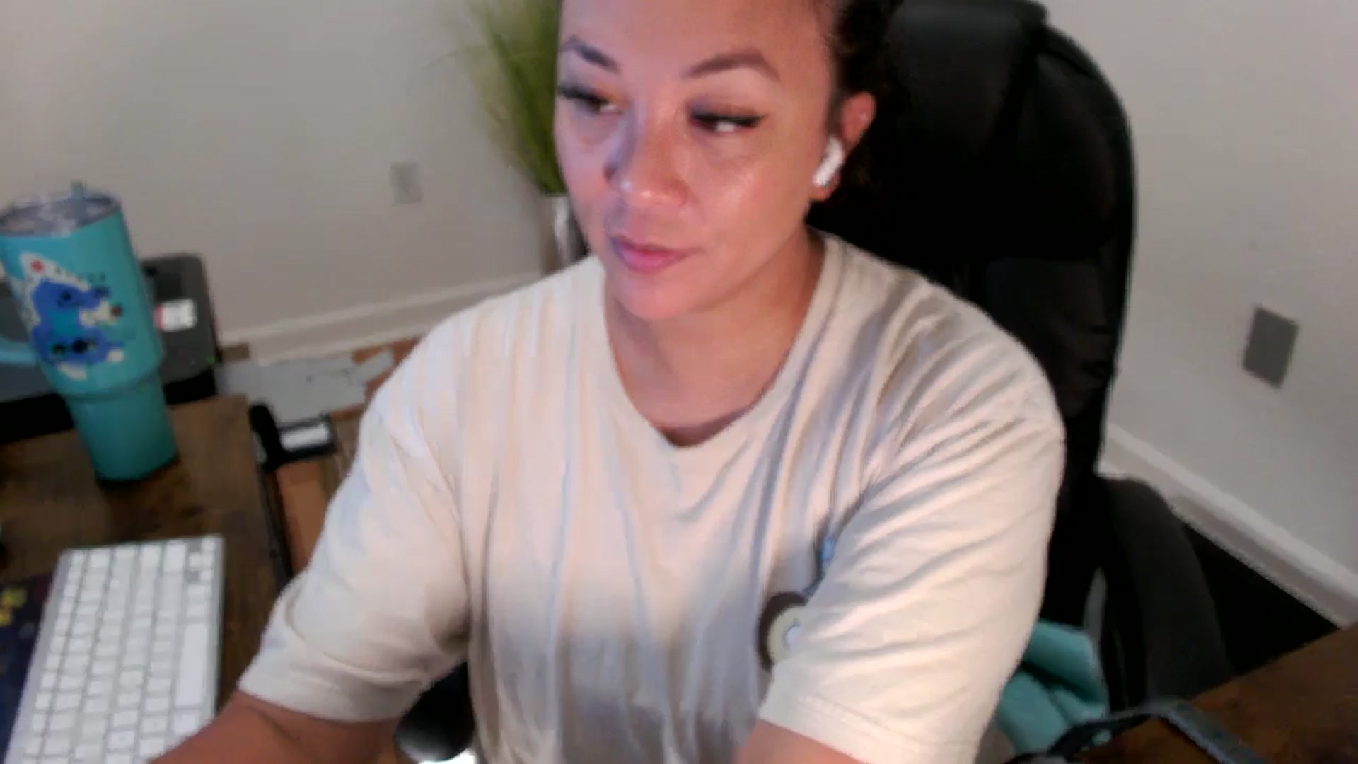 Gallery image thumbnail from MickaylaStar's myfreecams stream on, 07/03/2025, 20:01 image 13 of 20