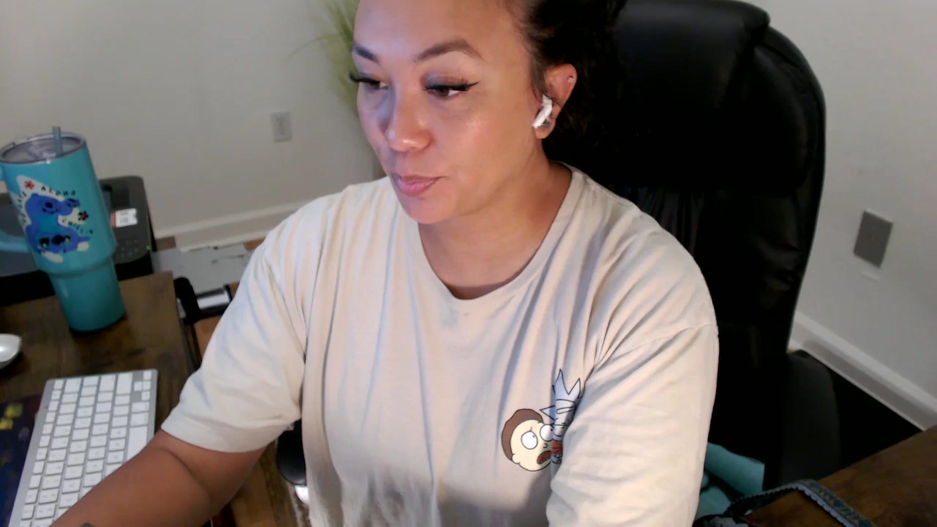 Gallery image thumbnail from MickaylaStar's myfreecams stream on, 07/03/2025, 20:01 image 4 of 20