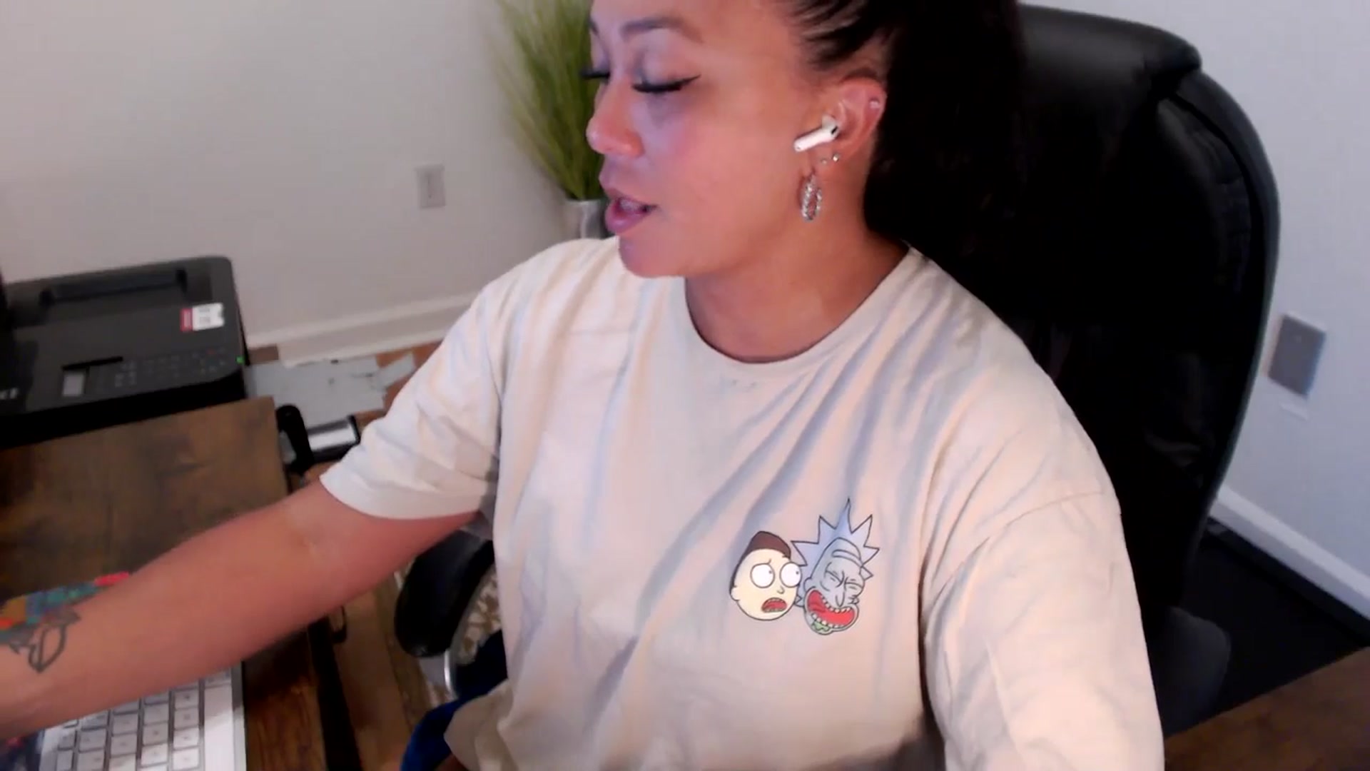 Gallery image thumbnail from MickaylaStar's myfreecams stream on, 07/21/2025, 14:06 image 11 of 20