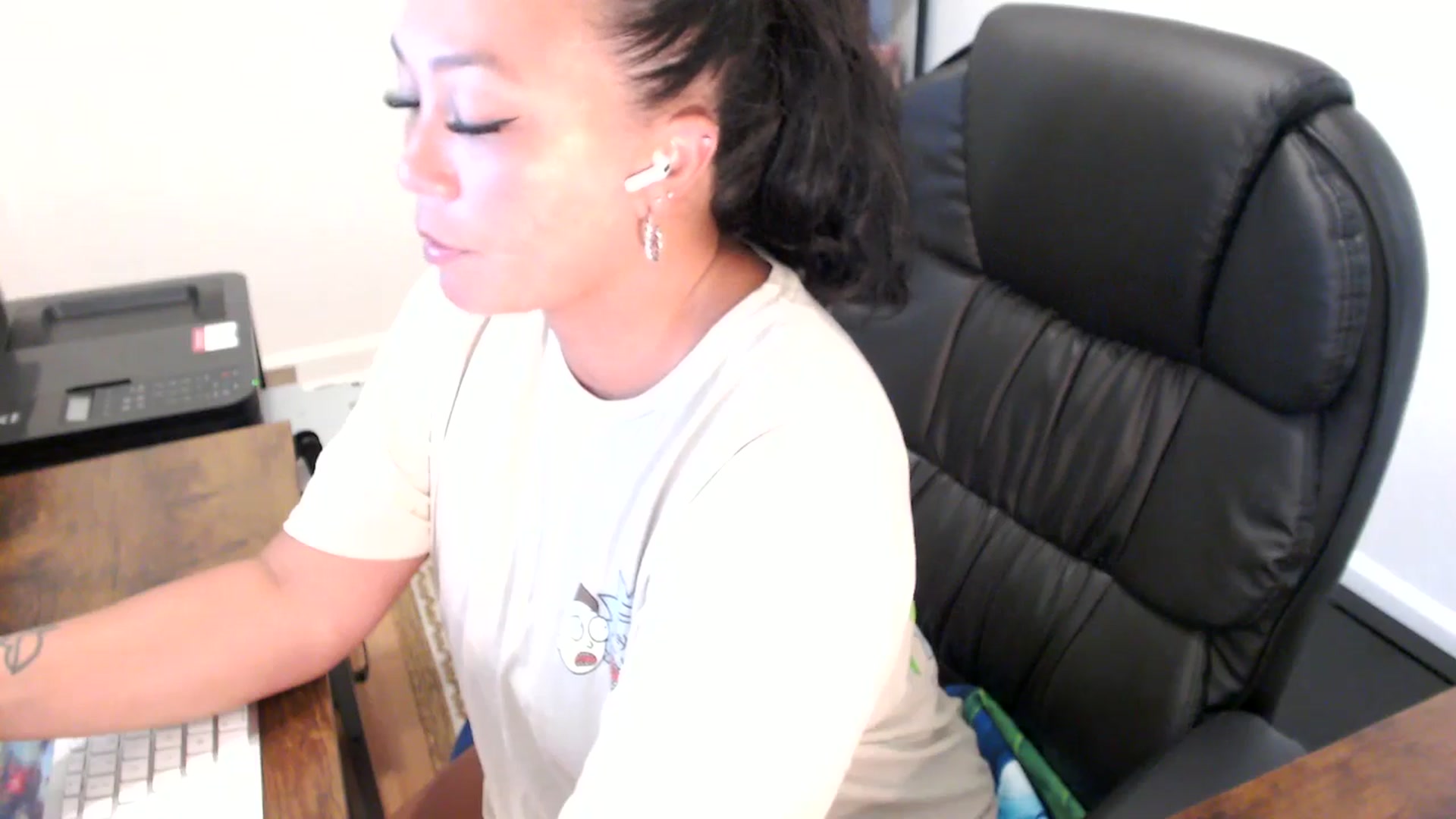 Gallery image thumbnail from MickaylaStar's myfreecams stream on, 07/21/2025, 14:06 image 5 of 20
