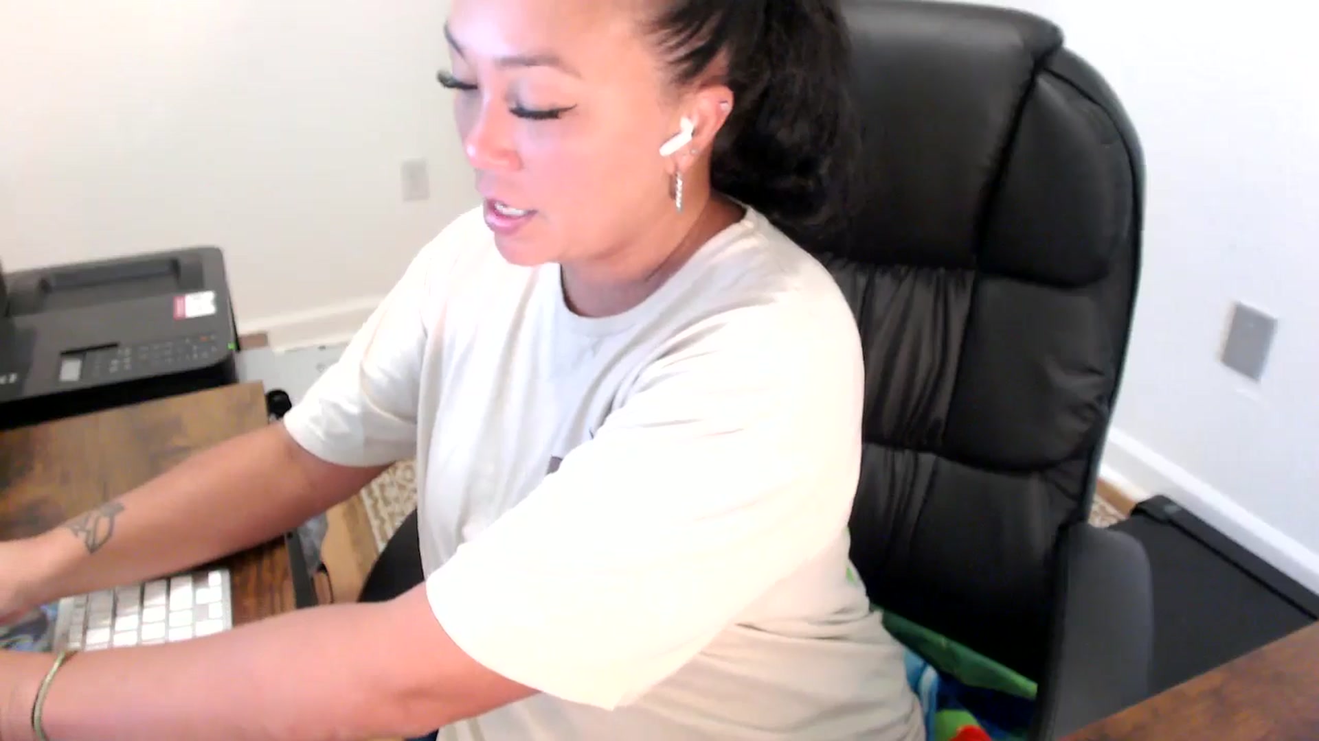 Gallery image thumbnail from MickaylaStar's myfreecams stream on, 07/21/2025, 14:06 image 12 of 20