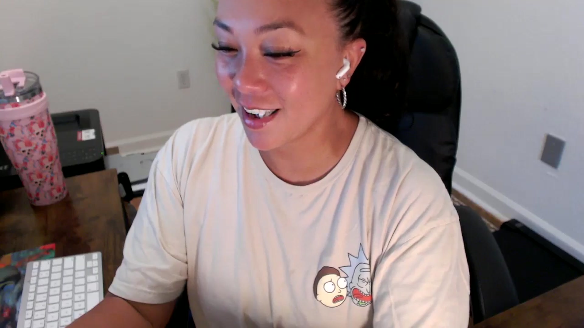 Gallery image thumbnail from MickaylaStar's myfreecams stream on, 07/21/2025, 14:06 image 15 of 20