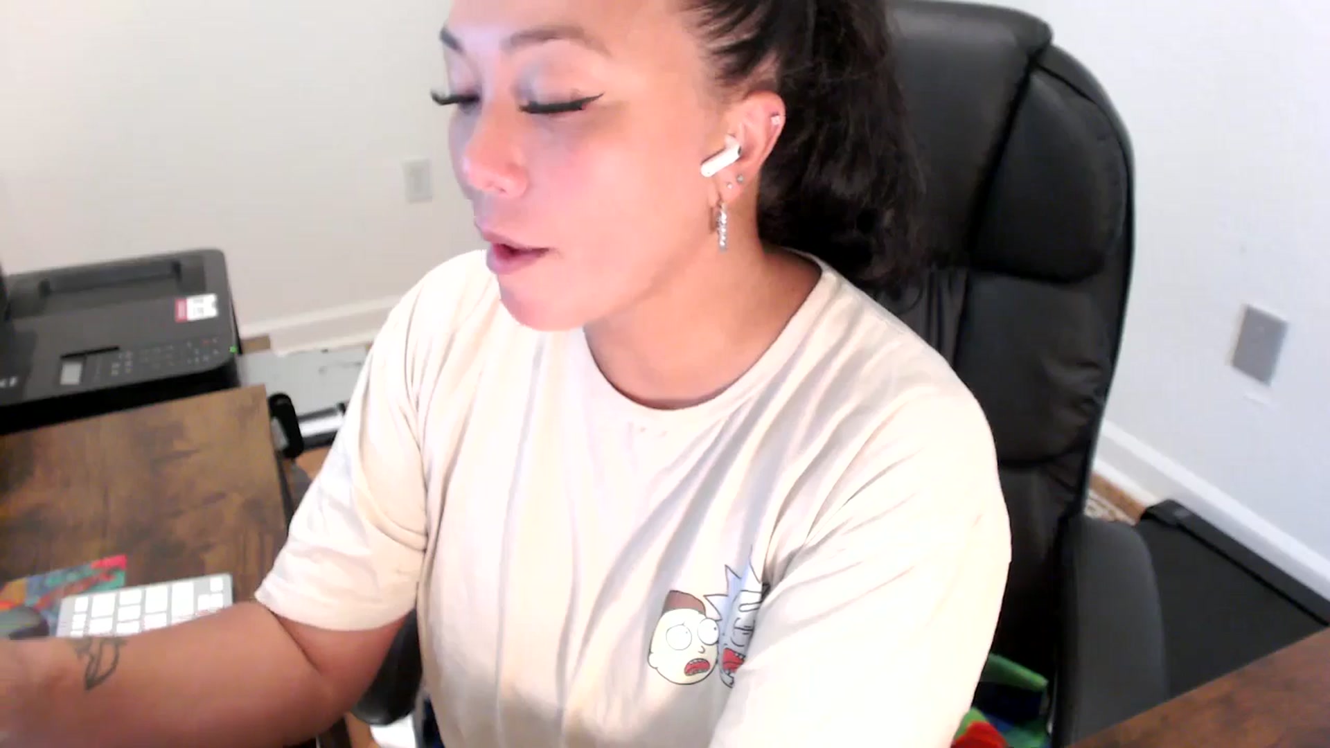 Gallery image thumbnail from MickaylaStar's myfreecams stream on, 07/21/2025, 14:06 image 13 of 20