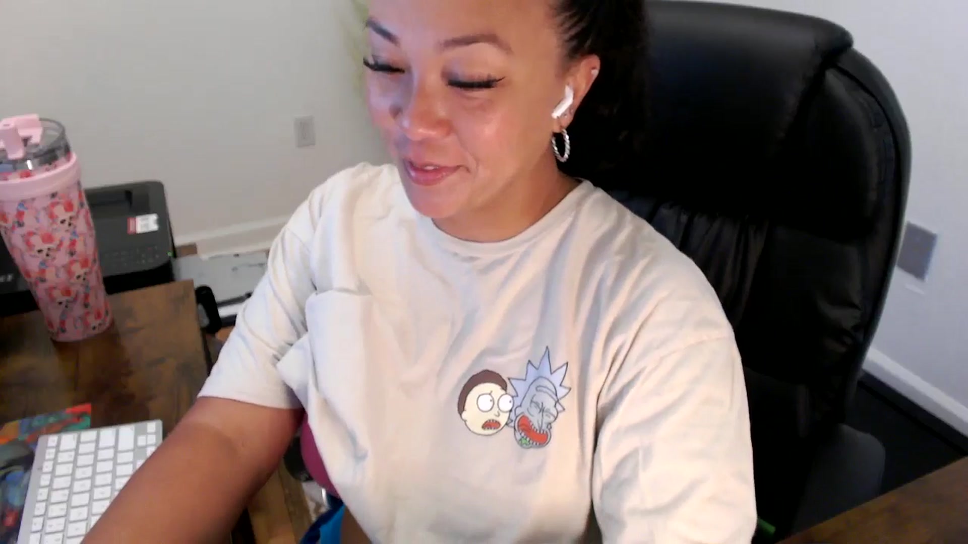 Gallery image thumbnail from MickaylaStar's myfreecams stream on, 07/21/2025, 14:27 image 6 of 20