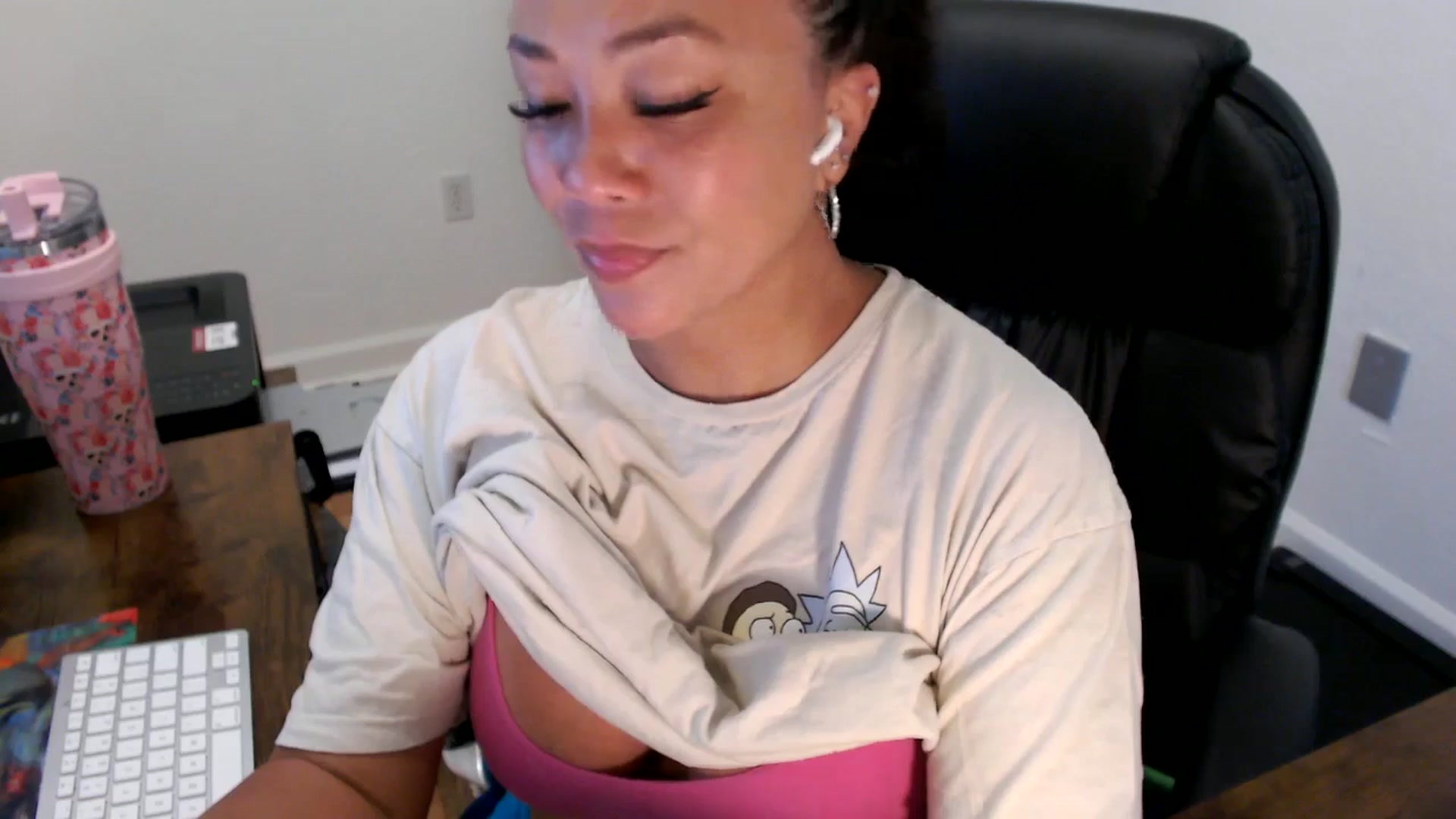 Gallery image thumbnail from MickaylaStar's myfreecams stream on, 07/21/2025, 14:27 image 3 of 20