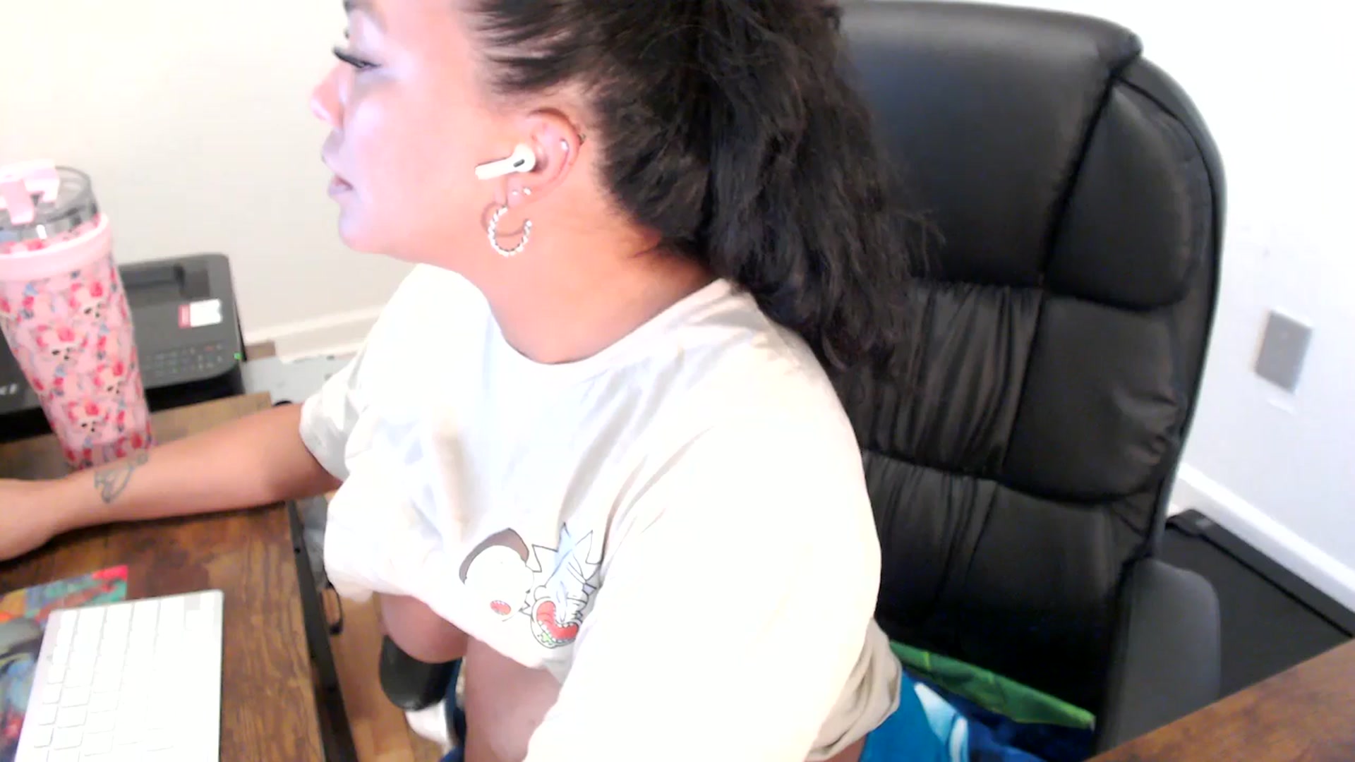 Gallery image thumbnail from MickaylaStar's myfreecams stream on, 07/21/2025, 14:27 image 13 of 20