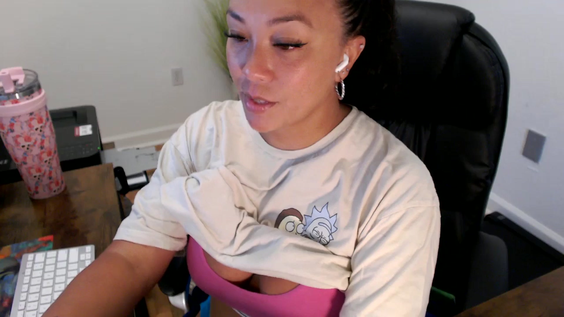 Gallery image thumbnail from MickaylaStar's myfreecams stream on, 07/21/2025, 14:27 image 7 of 20