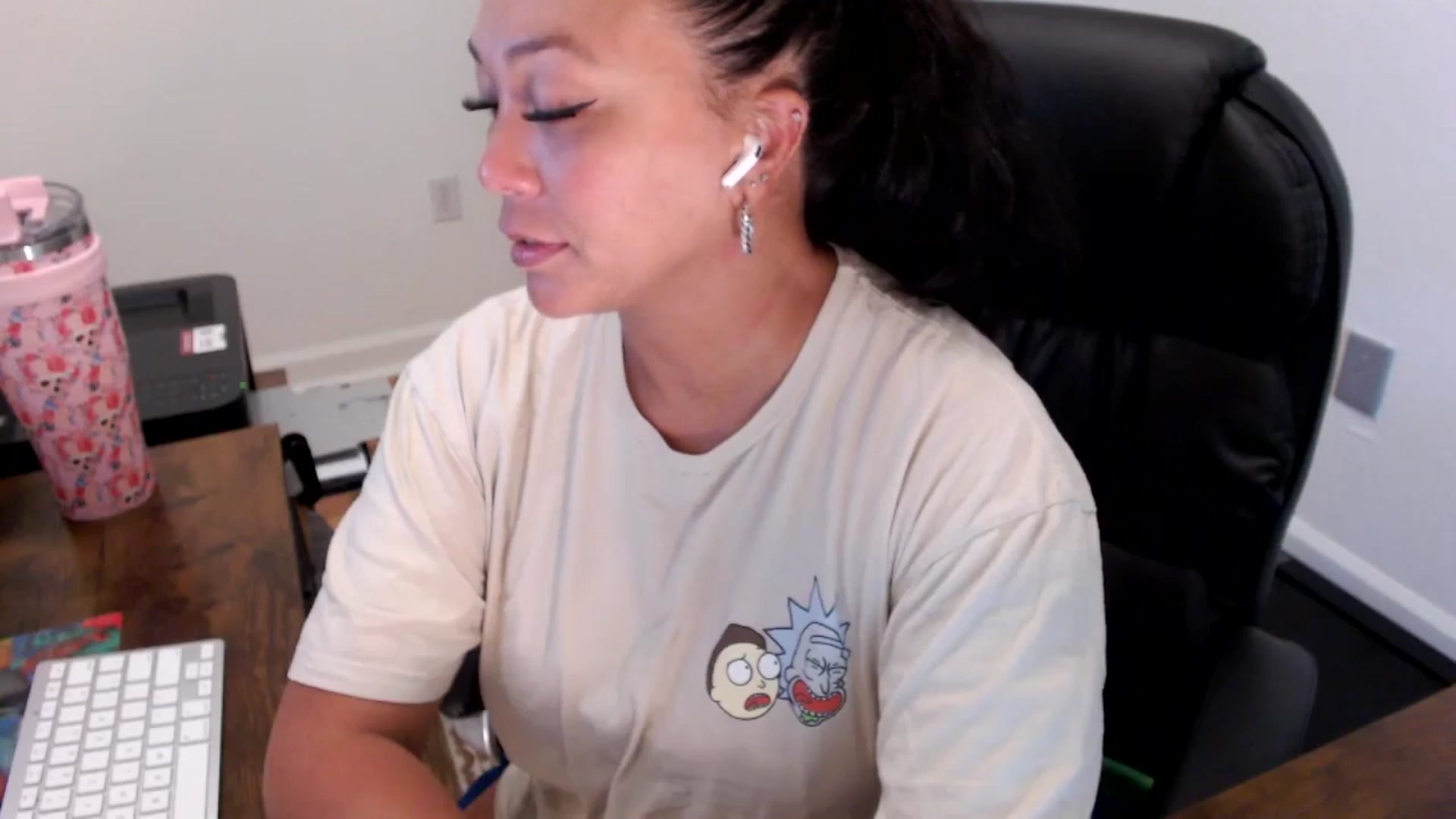 Gallery image thumbnail from MickaylaStar's myfreecams stream on, 07/21/2025, 14:51 image 3 of 20