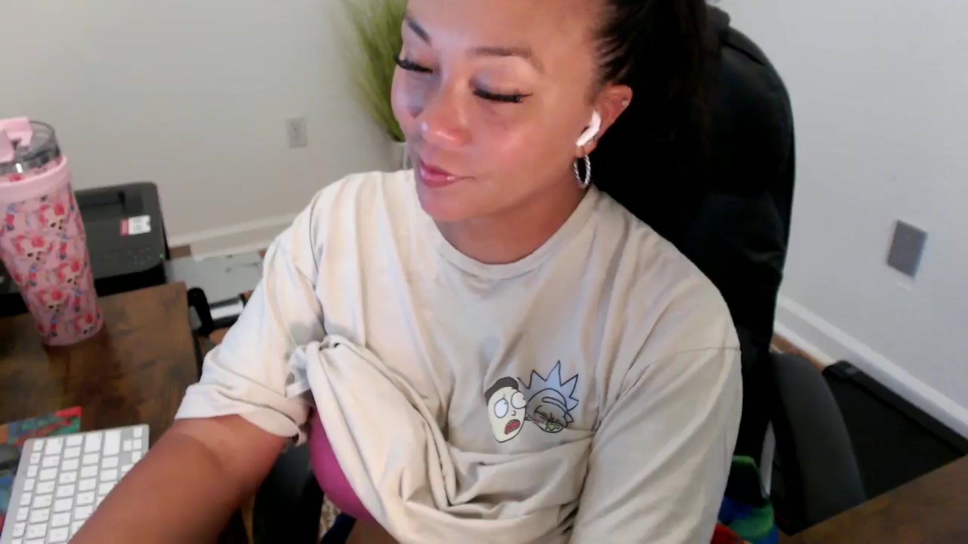 Gallery image thumbnail from MickaylaStar's myfreecams stream on, 07/21/2025, 14:51 image 11 of 20