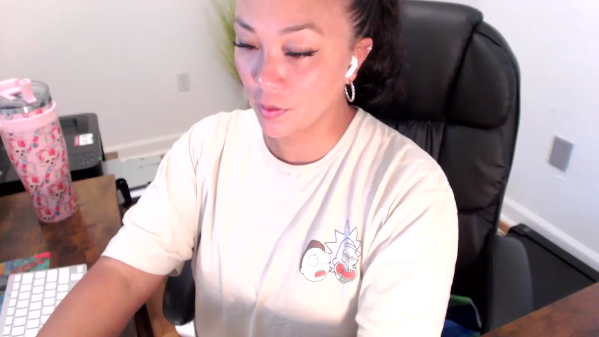 Gallery image thumbnail from MickaylaStar's myfreecams stream on, 07/21/2025, 16:18 image 3 of 20