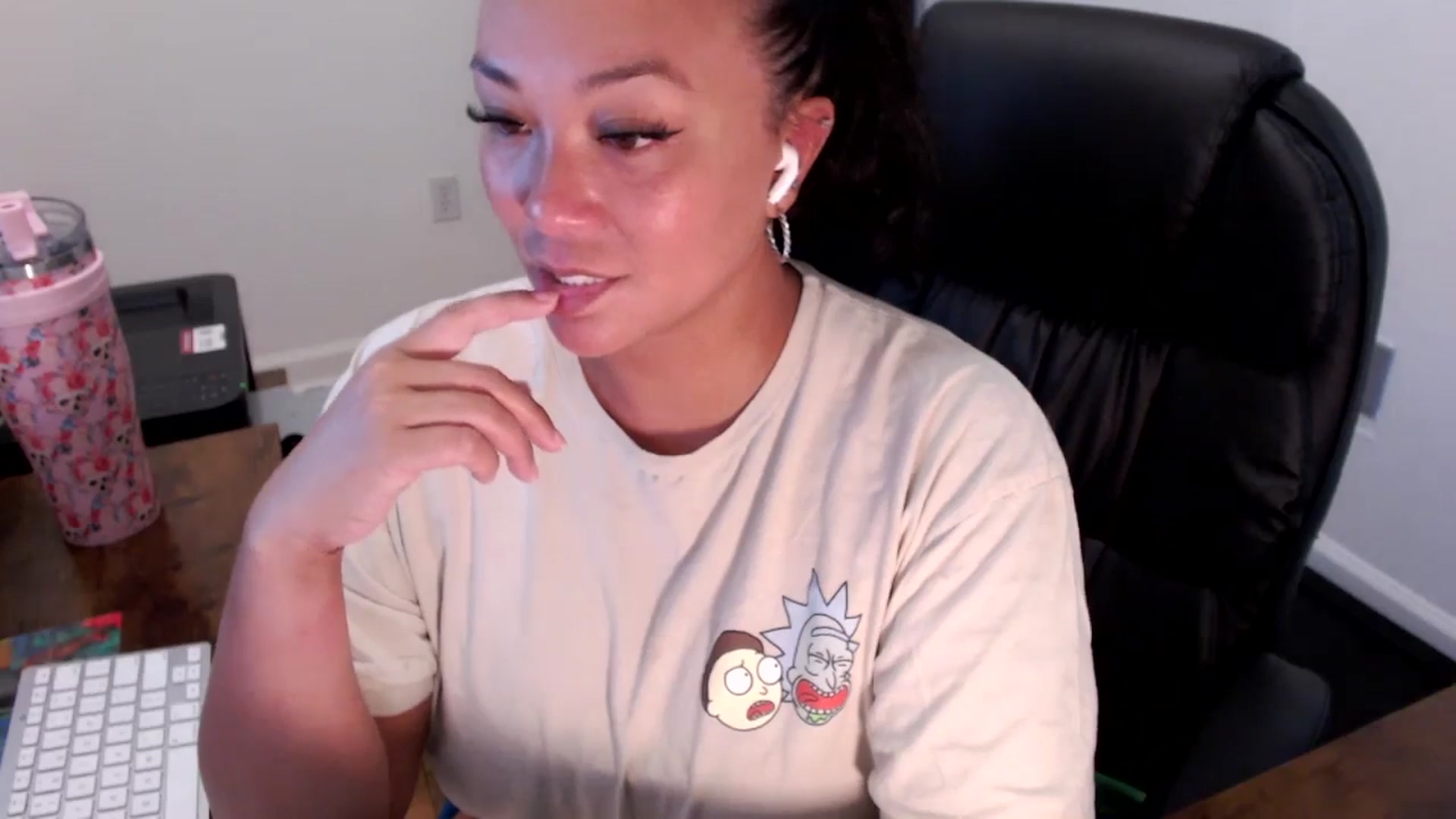 Gallery image thumbnail from MickaylaStar's myfreecams stream on, 07/21/2025, 16:18 image 14 of 20