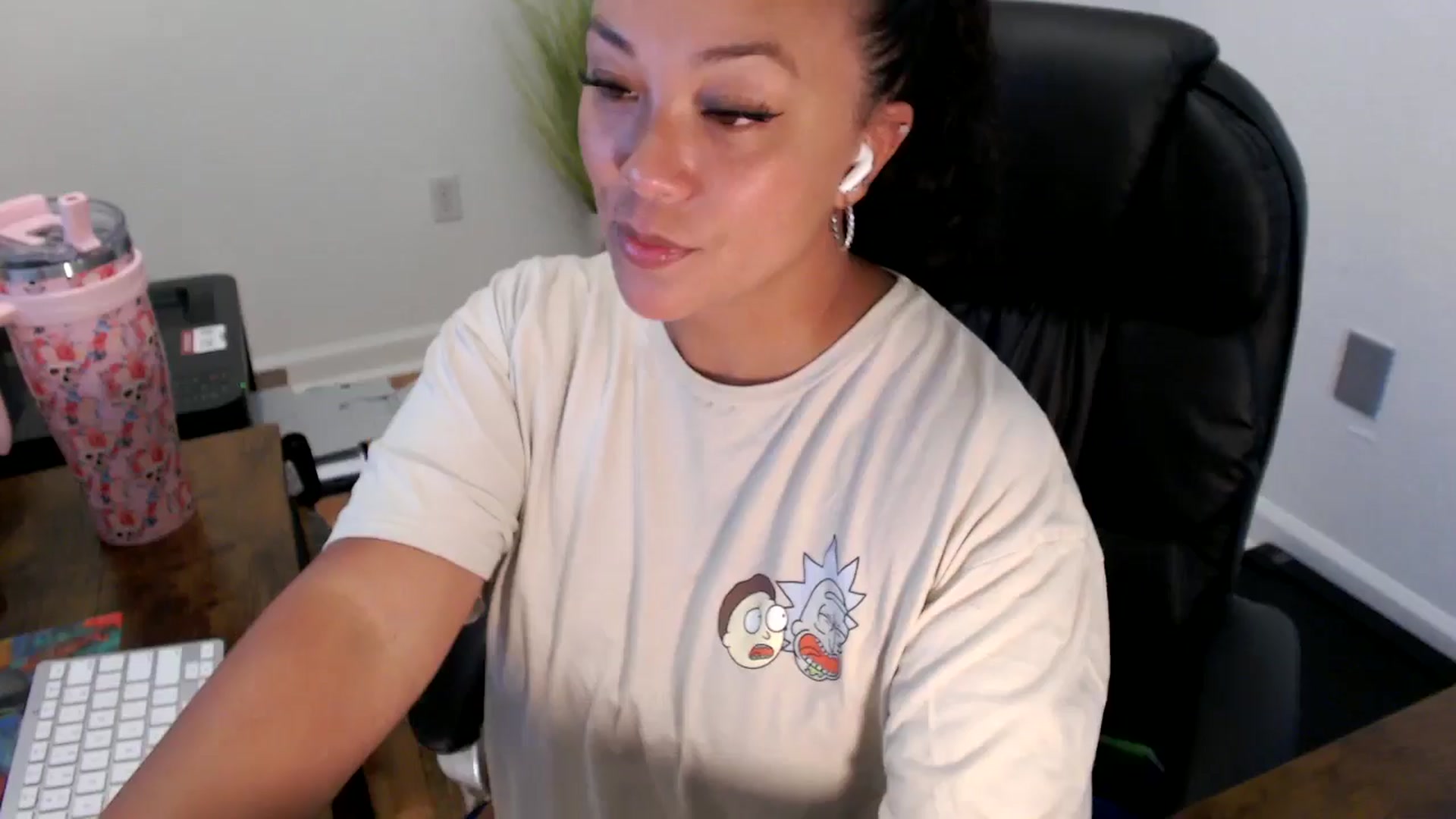 Gallery image thumbnail from MickaylaStar's myfreecams stream on, 07/21/2025, 16:18 image 1 of 20