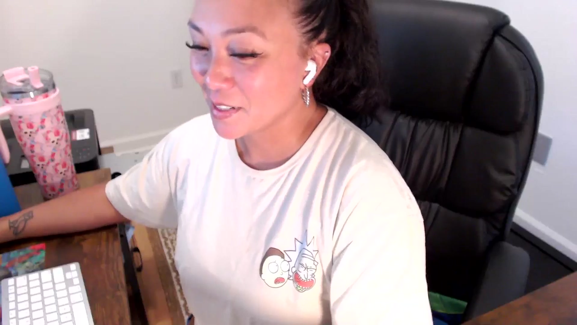 Gallery image thumbnail from MickaylaStar's myfreecams stream on, 07/21/2025, 17:50 image 15 of 20