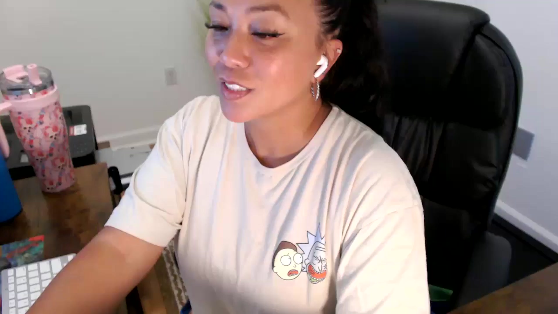 Gallery image thumbnail from MickaylaStar's myfreecams stream on, 07/21/2025, 17:50 image 14 of 20