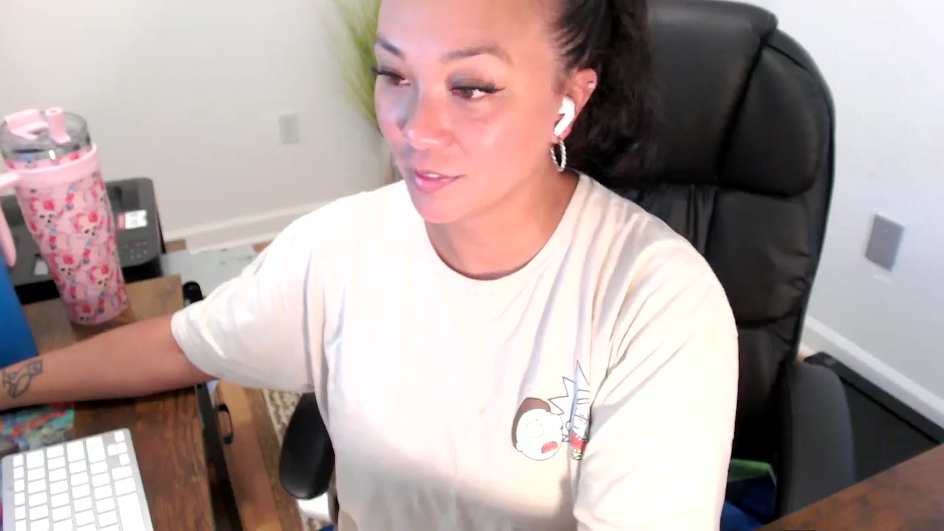 Gallery image thumbnail from MickaylaStar's myfreecams stream on, 07/21/2025, 17:50 image 11 of 20