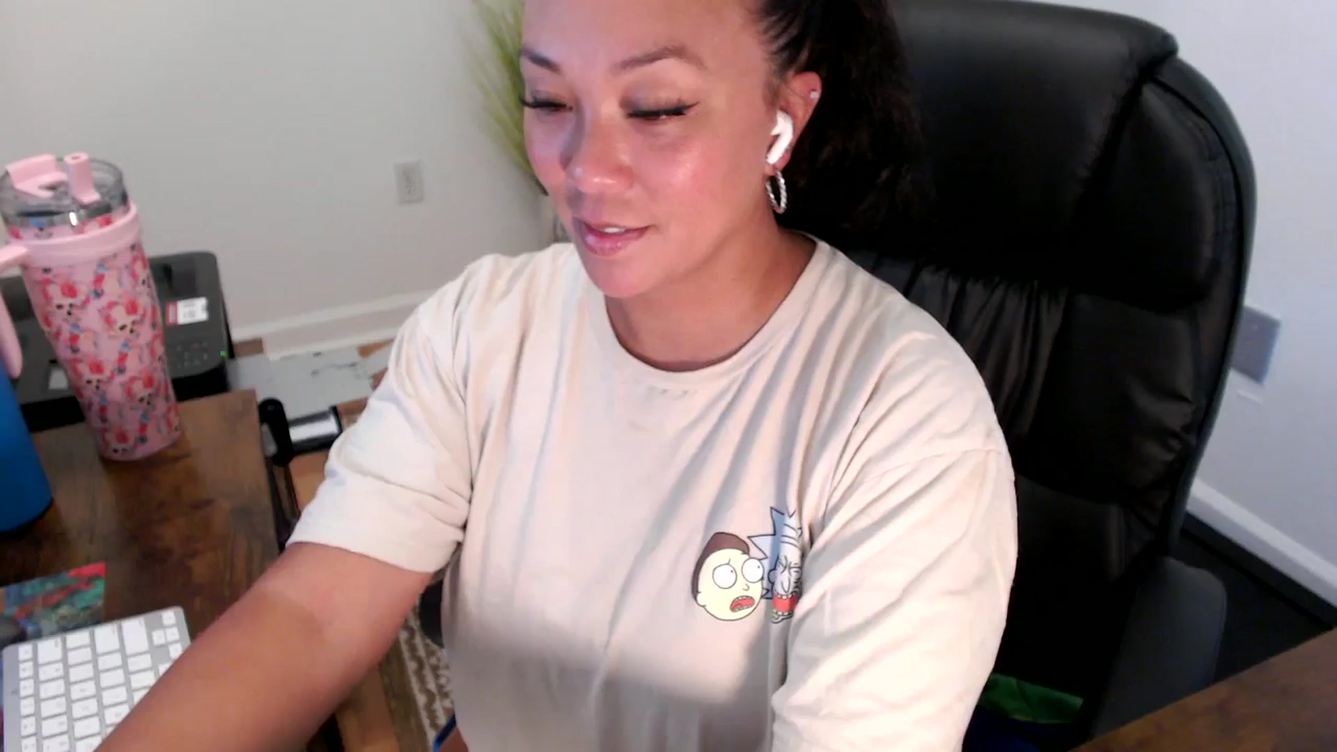 Gallery image thumbnail from MickaylaStar's myfreecams stream on, 07/21/2025, 17:50 image 7 of 20