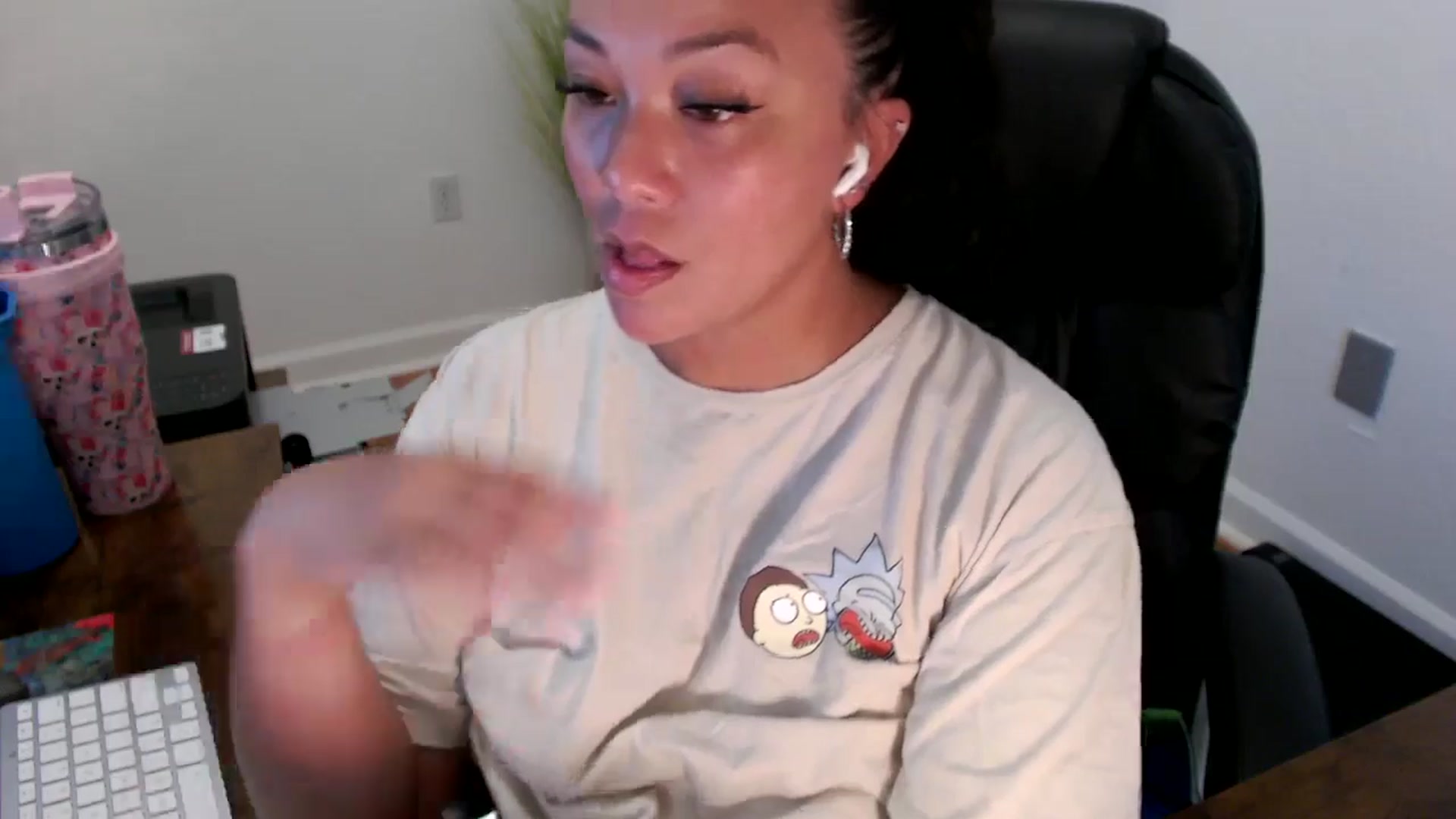 Gallery image thumbnail from MickaylaStar's myfreecams stream on, 07/21/2025, 18:18 image 7 of 20