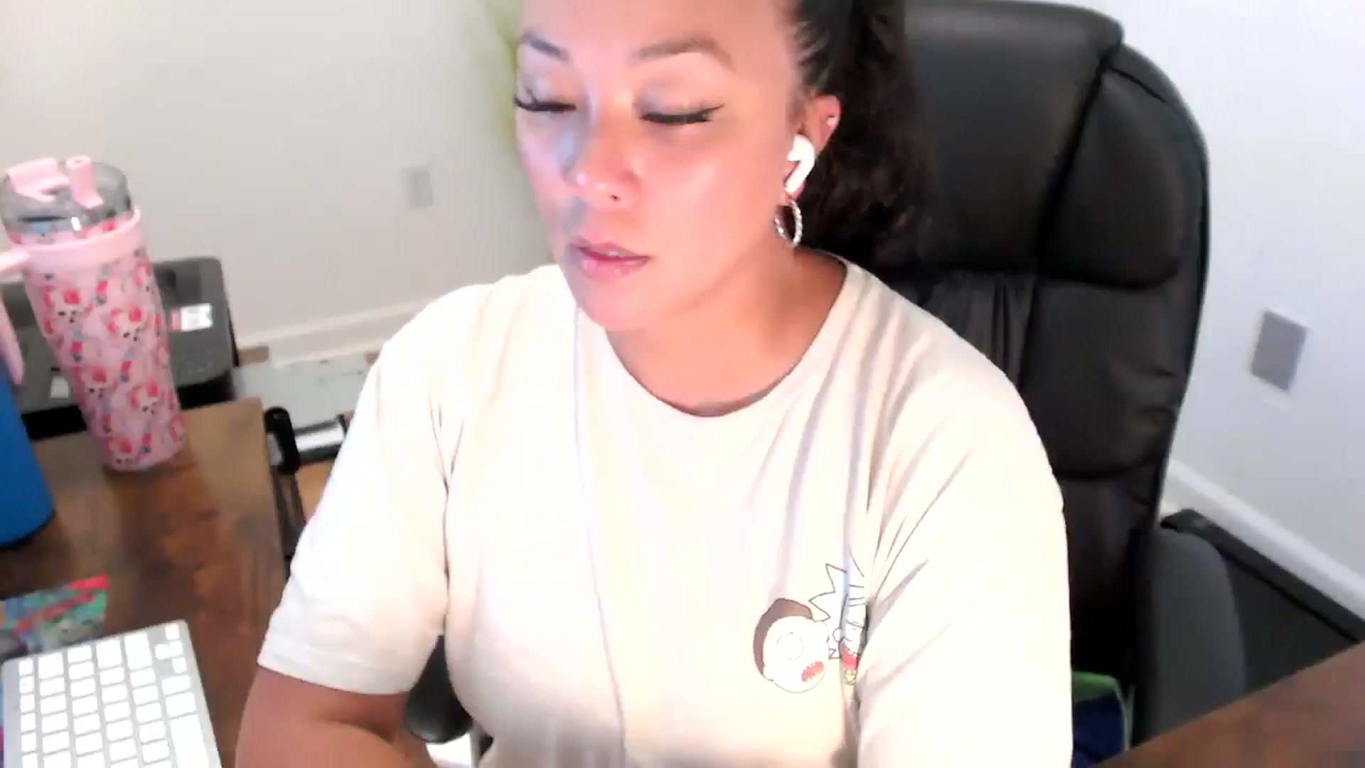 Gallery image thumbnail from MickaylaStar's myfreecams stream on, 07/21/2025, 18:18 image 3 of 20