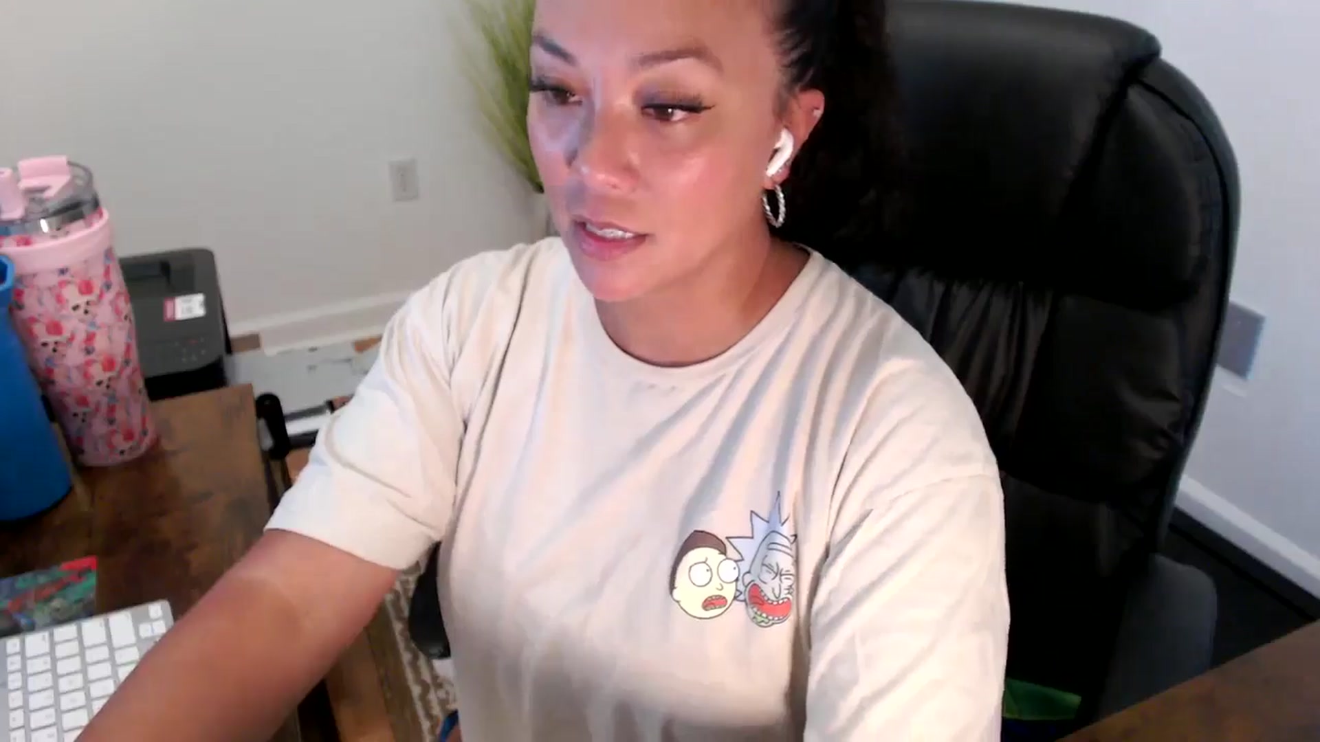 Gallery image thumbnail from MickaylaStar's myfreecams stream on, 07/21/2025, 18:18 image 16 of 20