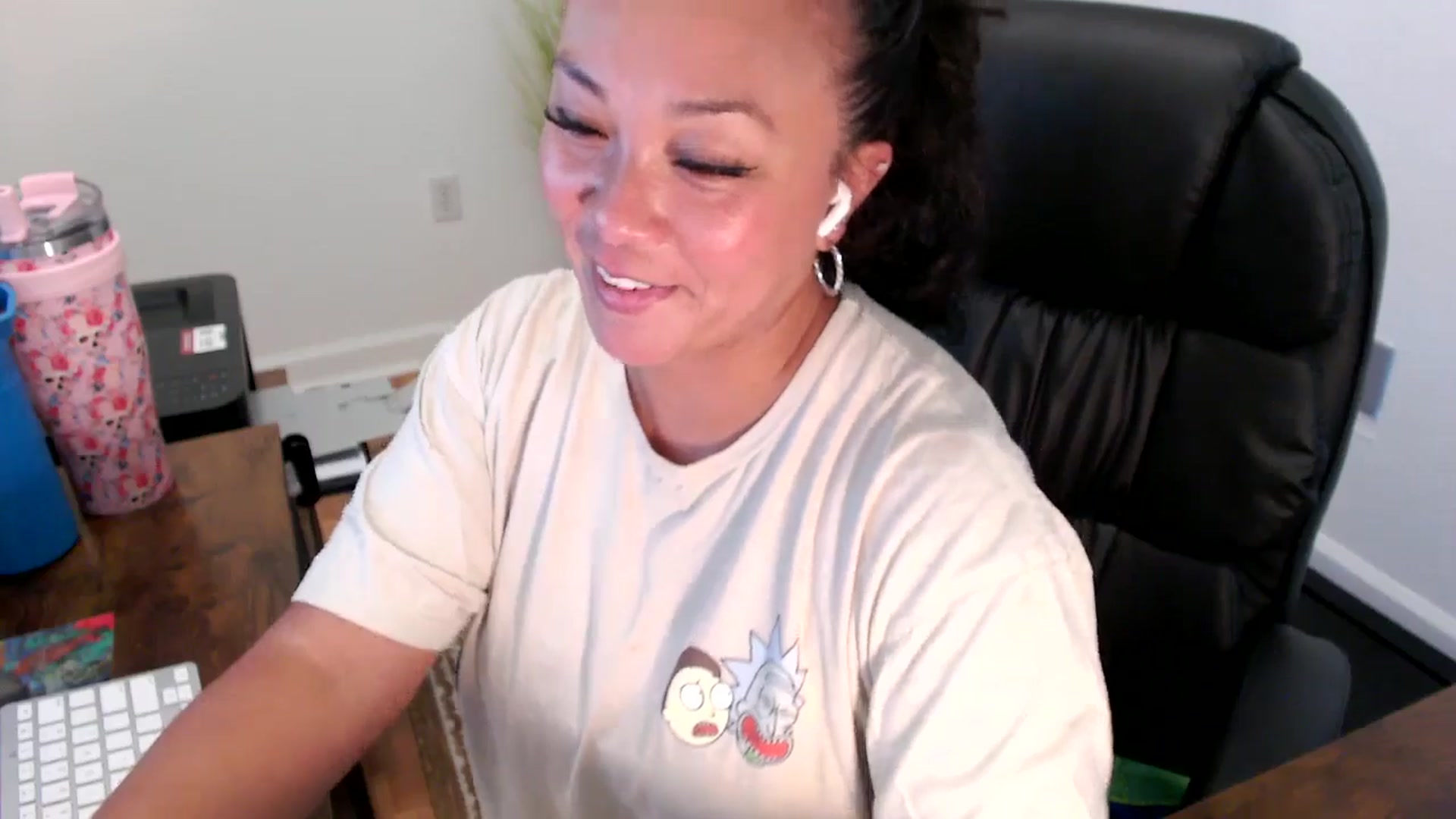 Gallery image thumbnail from MickaylaStar's myfreecams stream on, 07/21/2025, 18:18 image 11 of 20