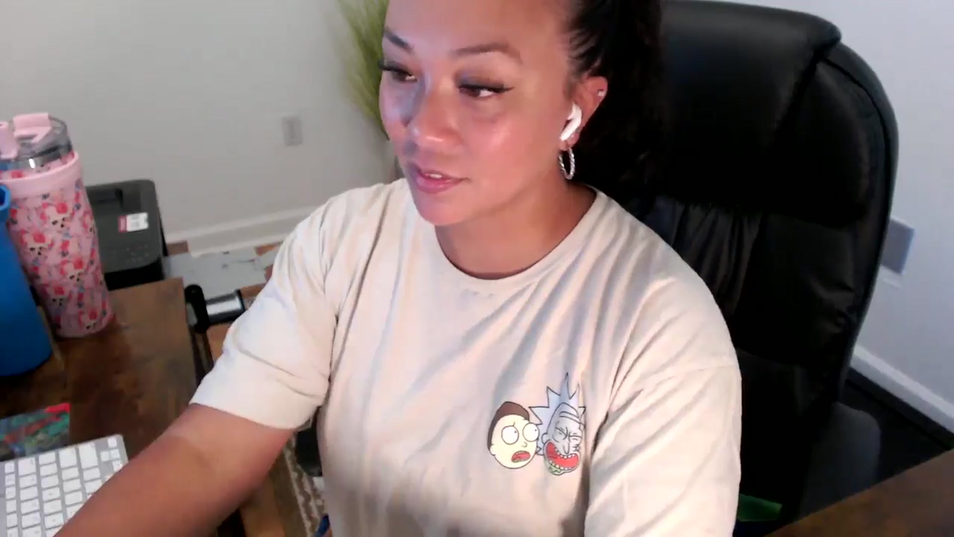 Gallery image thumbnail from MickaylaStar's myfreecams stream on, 07/21/2025, 18:18 image 15 of 20