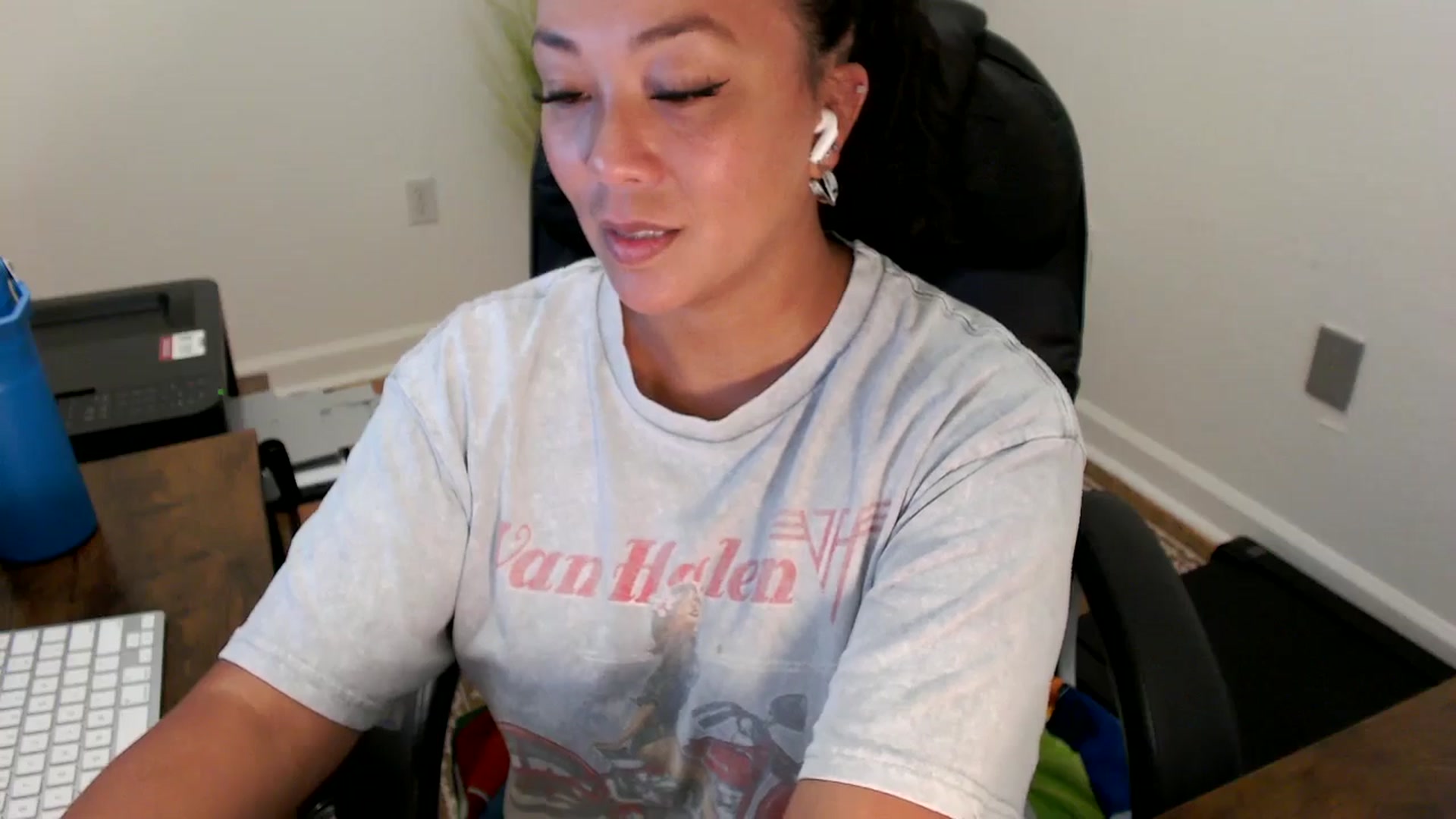 Gallery image thumbnail from MickaylaStar's myfreecams stream on, 07/22/2025, 16:24 image 15 of 20