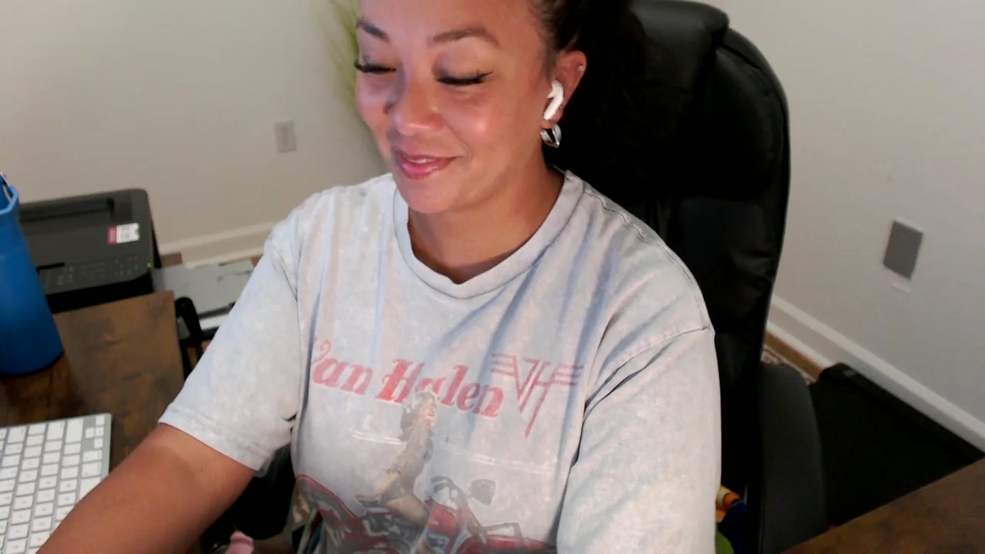 Gallery image thumbnail from MickaylaStar's myfreecams stream on, 07/22/2025, 16:24 image 19 of 20