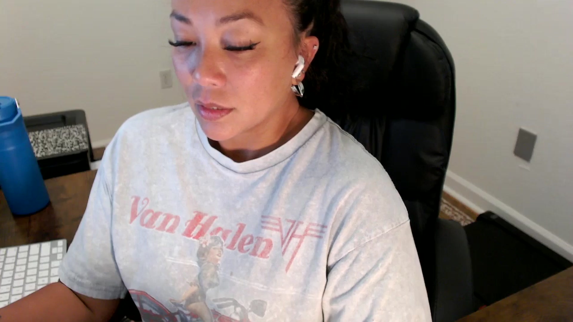 Gallery image thumbnail from MickaylaStar's myfreecams stream on, 07/22/2025, 16:24 image 6 of 20