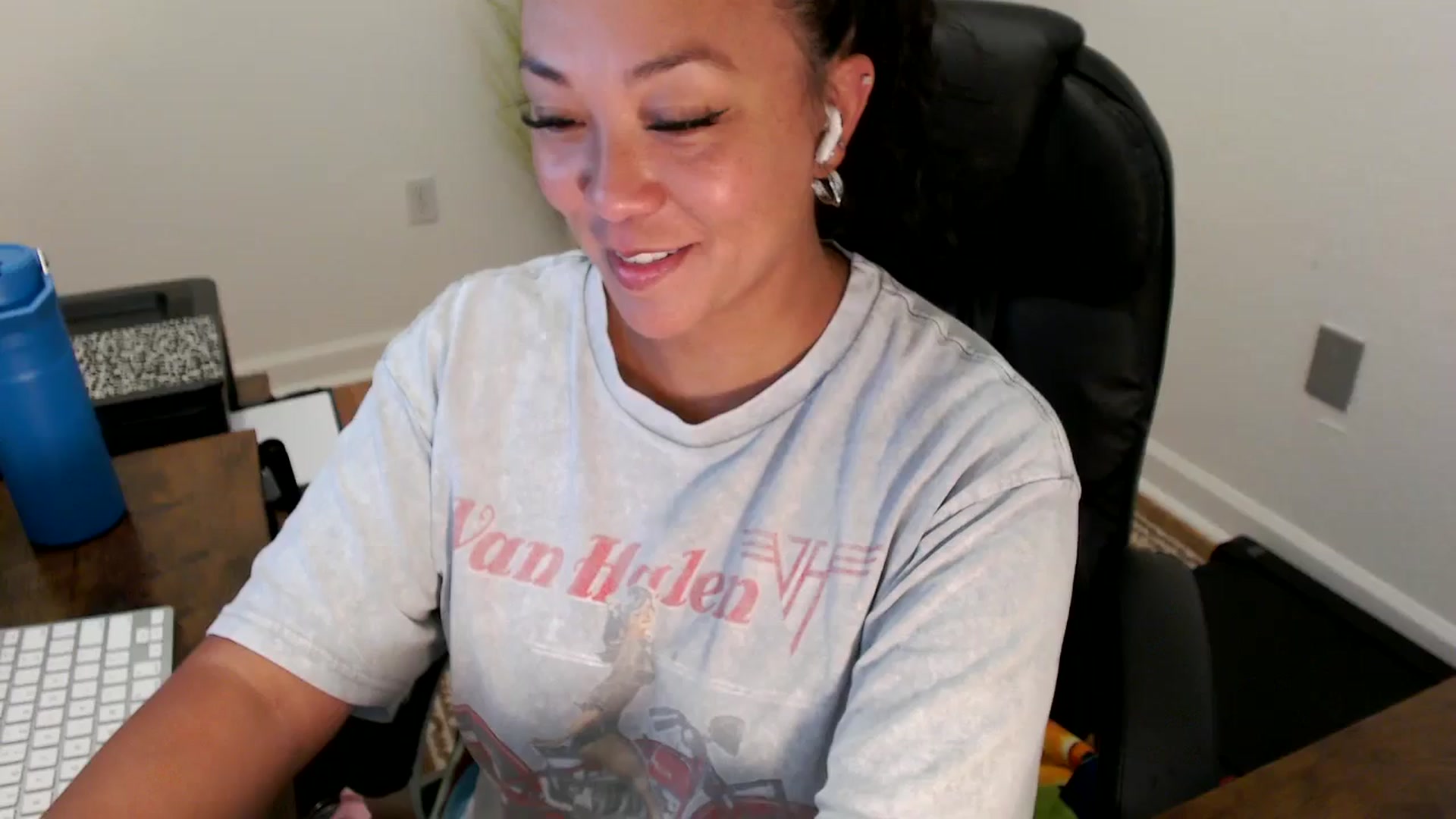 Gallery image thumbnail from MickaylaStar's myfreecams stream on, 07/22/2025, 16:24 image 1 of 20
