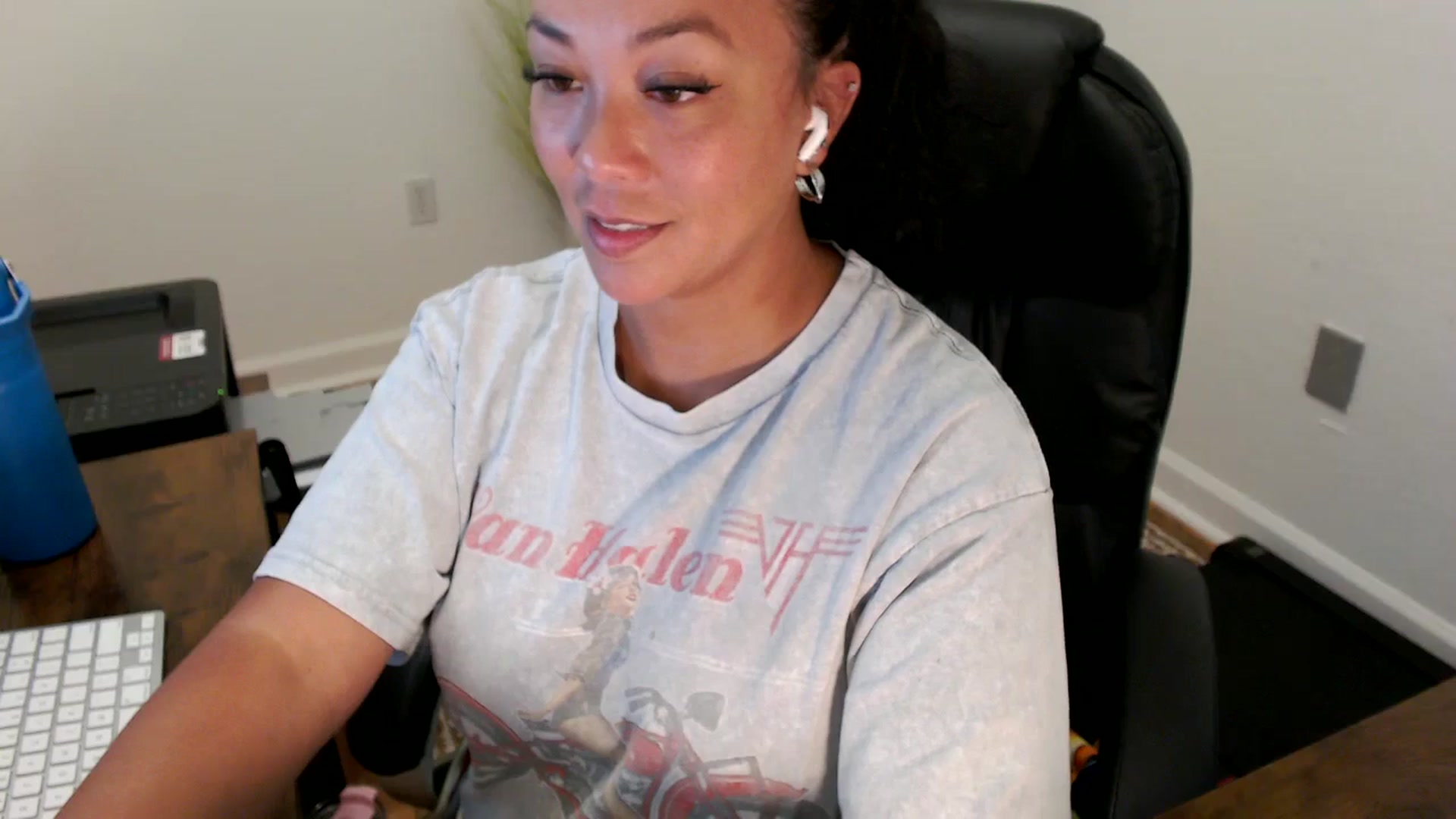 Gallery image thumbnail from MickaylaStar's myfreecams stream on, 07/22/2025, 16:24 image 18 of 20