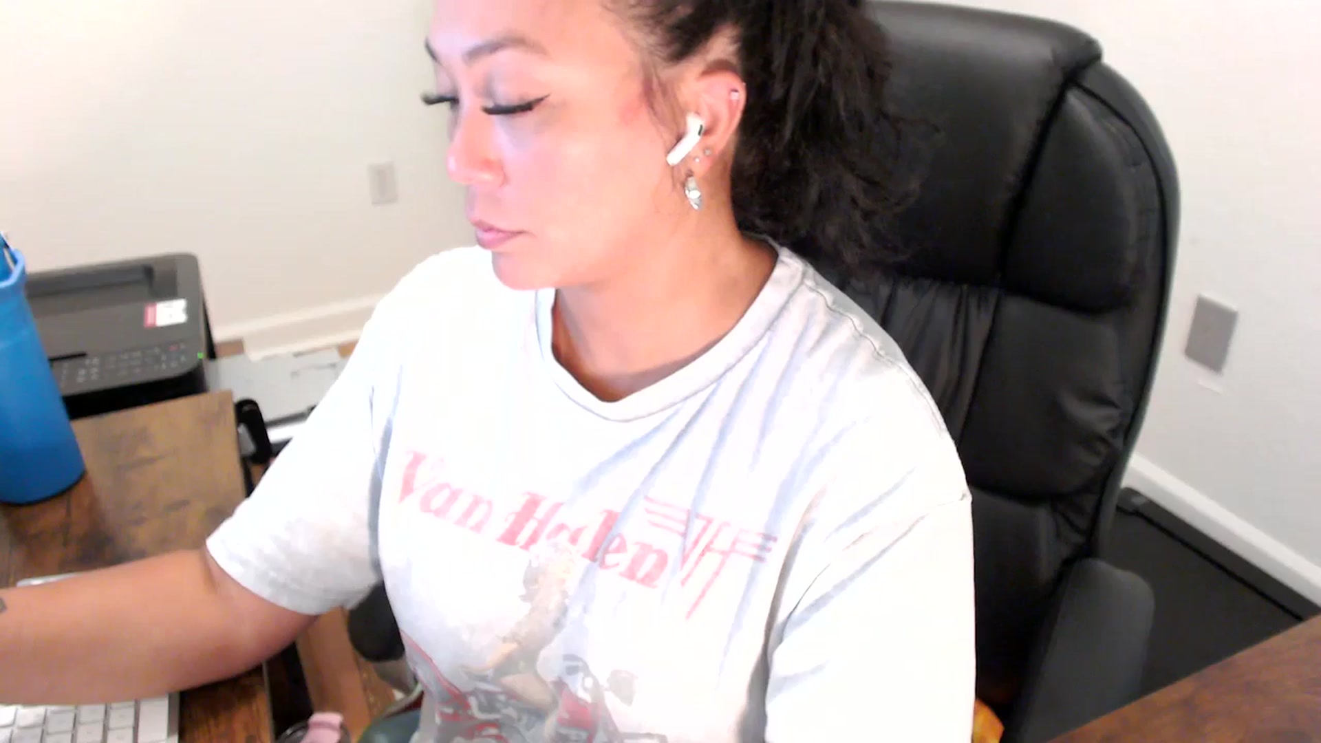Gallery image thumbnail from MickaylaStar's myfreecams stream on, 07/22/2025, 16:54 image 3 of 20