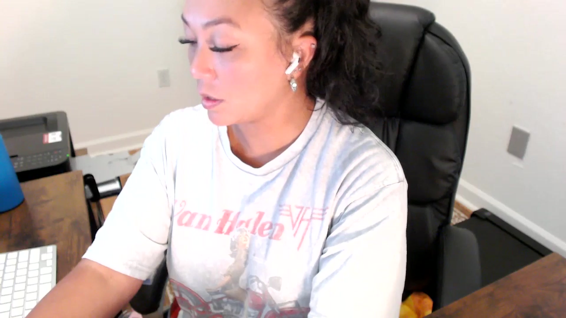 Gallery image thumbnail from MickaylaStar's myfreecams stream on, 07/22/2025, 18:07 image 14 of 20